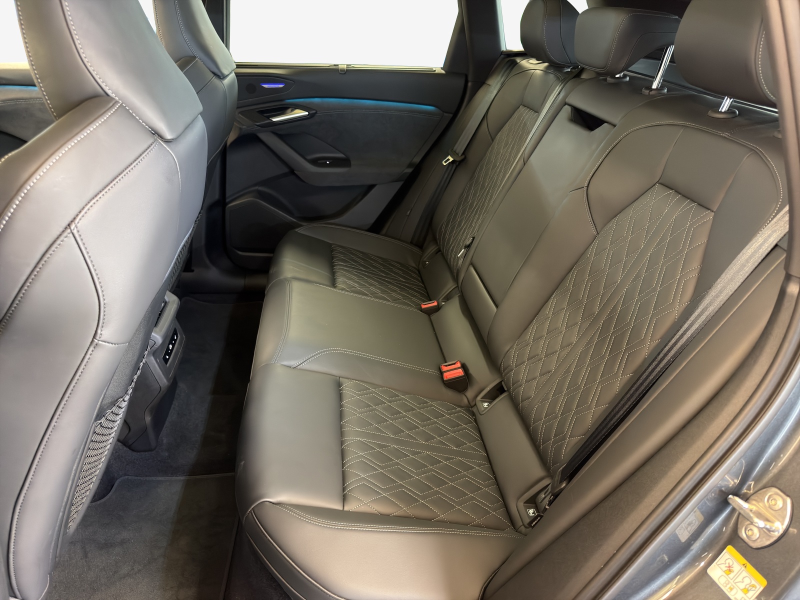 AUDI SQ6 e-tron quattro-image-11