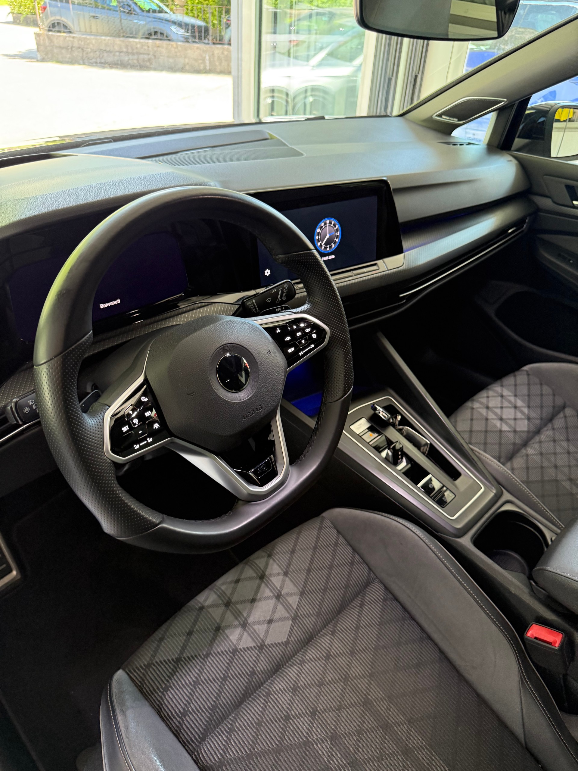 VW Golf 1.5 eTSI mHEV ACT R-Line DSG-image-9