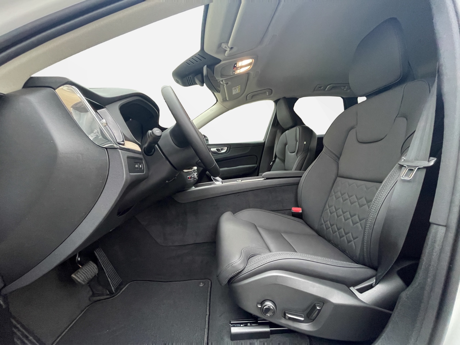 VOLVO XC60 2.0 T6 TE Plus Dark eAWD-image-9