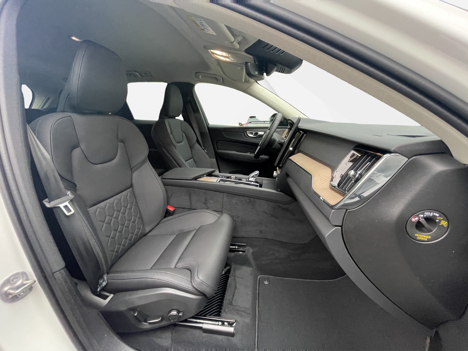 VOLVO XC60 2.0 T6 TE Plus Dark eAWD-image-17
