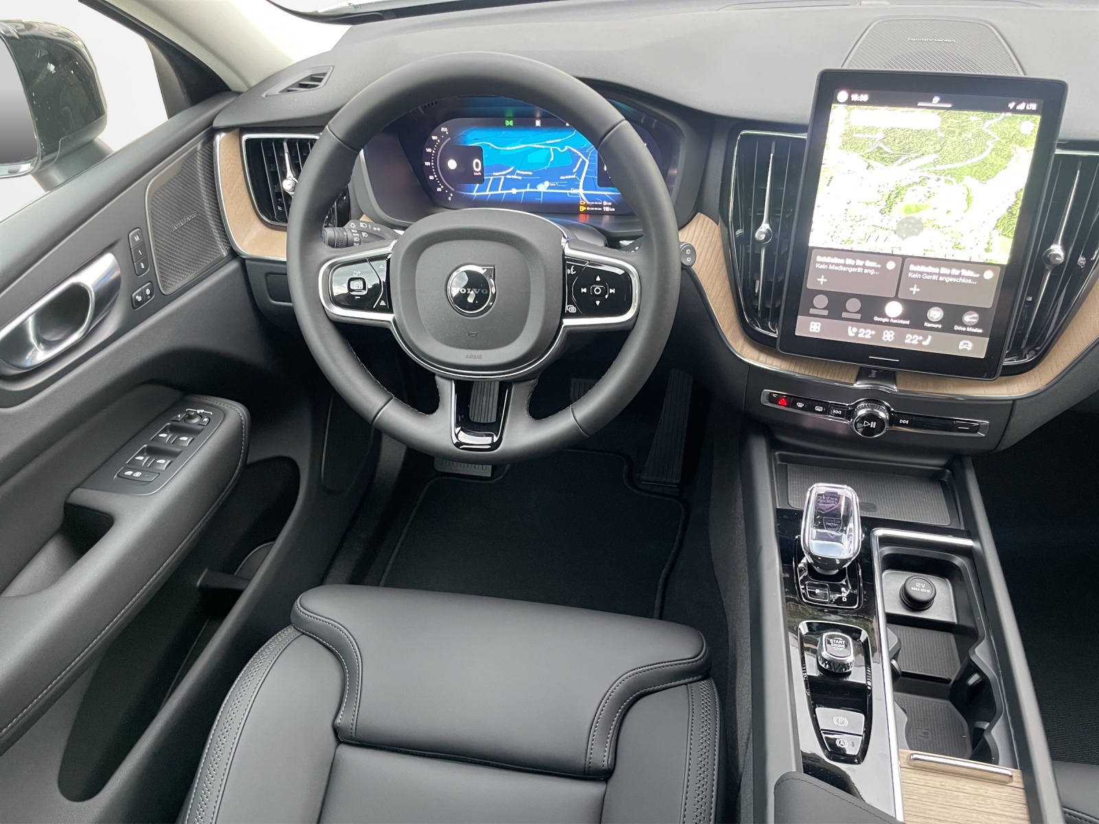 VOLVO XC60 2.0 T6 TE Plus Dark eAWD-image-12