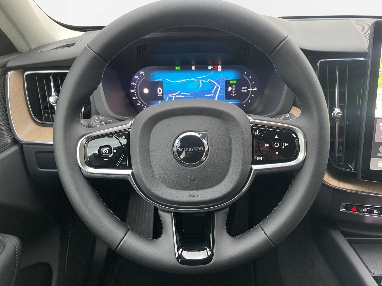VOLVO XC60 2.0 T6 TE Plus Dark eAWD-image-11