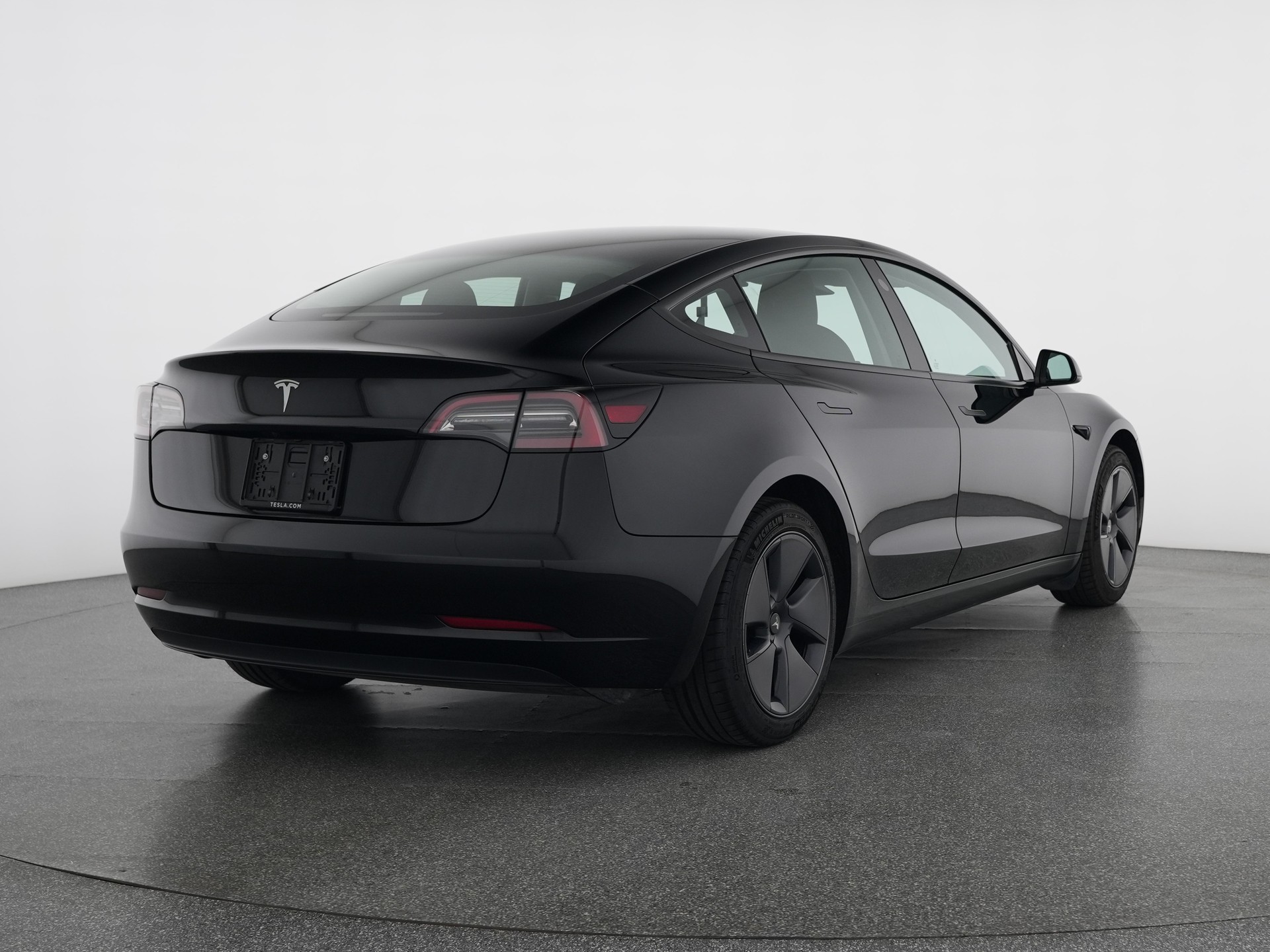 TESLA Model 3 Standard Range Plus Rear-Wheel Drive-showroom-element-3
