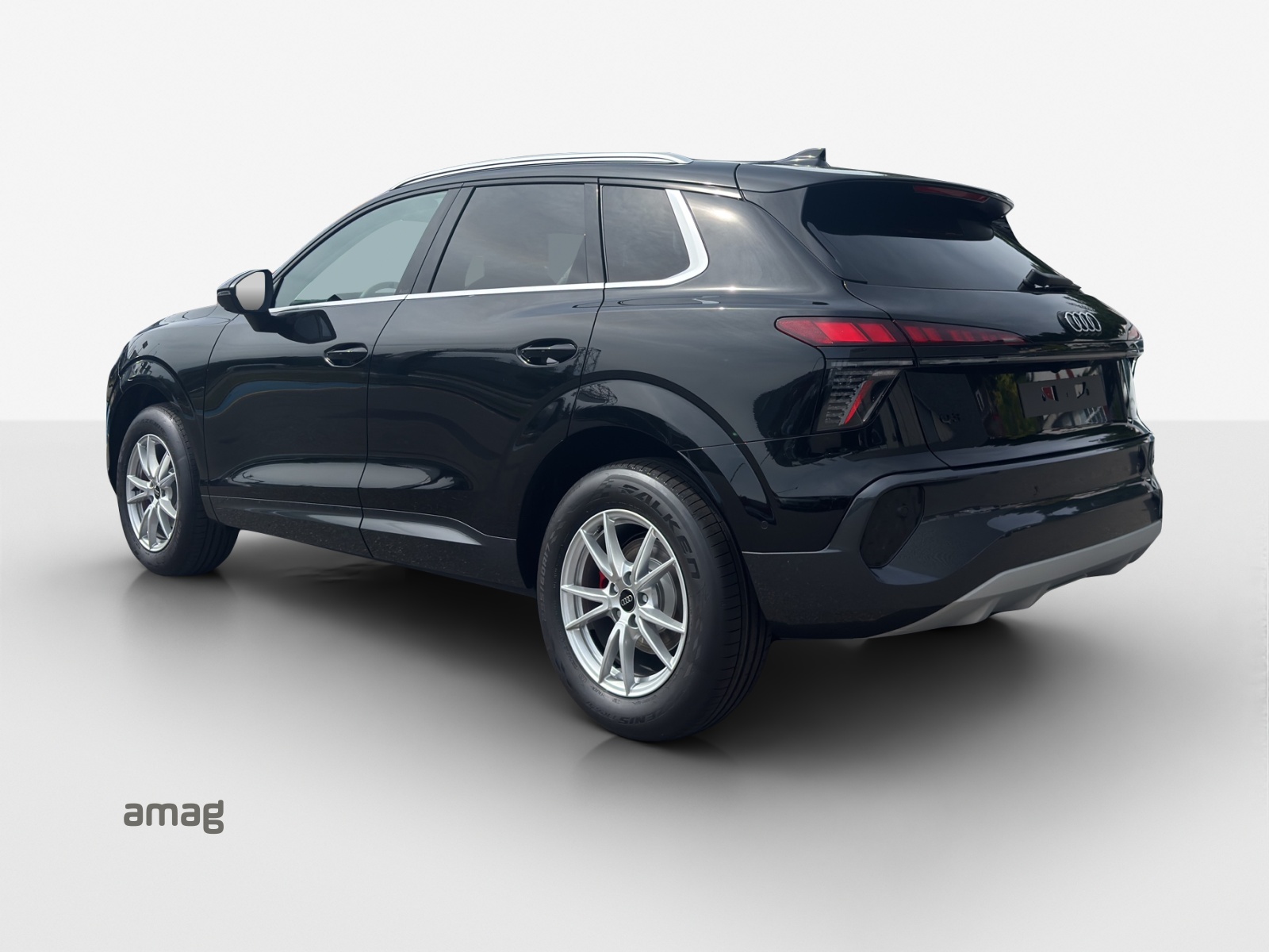 AUDI Q3 SUV 110 kW TFSI S tronic-image-2