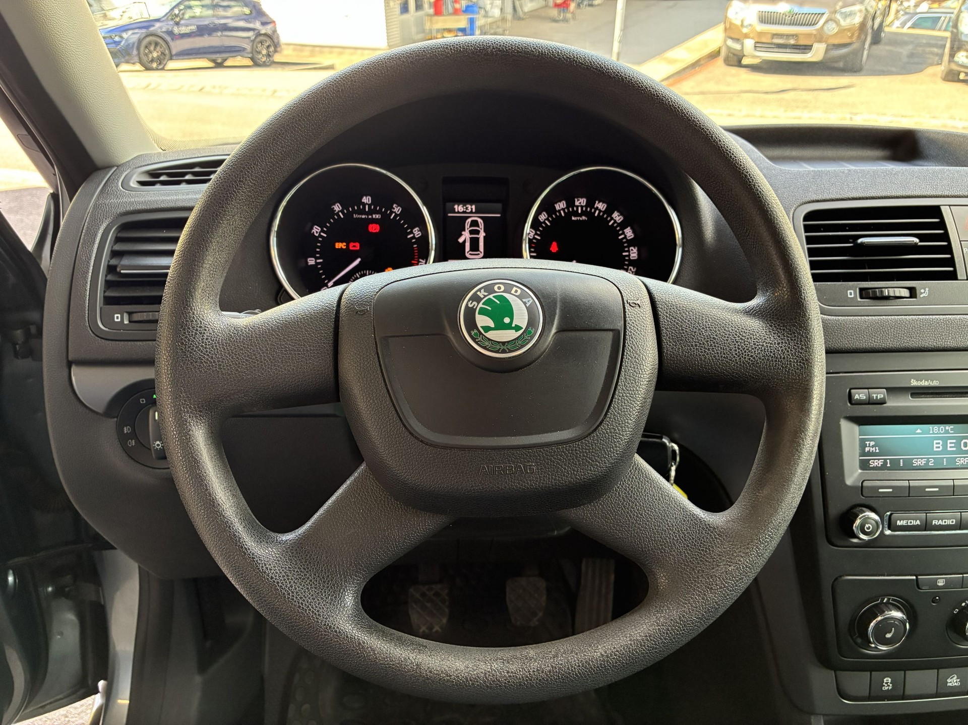 SKODA Yeti 1.8 TSI Active 4x4-image-13