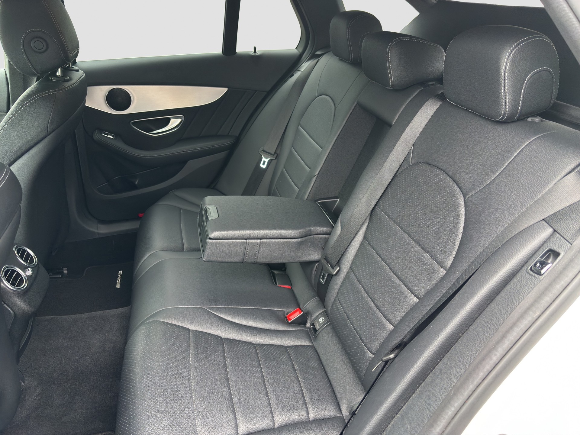 MERCEDES-BENZ C 220 d AMG Line 4Matic 9G-Tronic-image-15