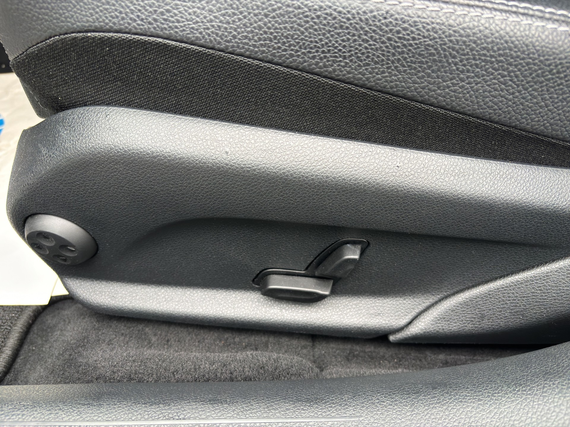 MERCEDES-BENZ C 220 d AMG Line 4Matic 9G-Tronic-image-9