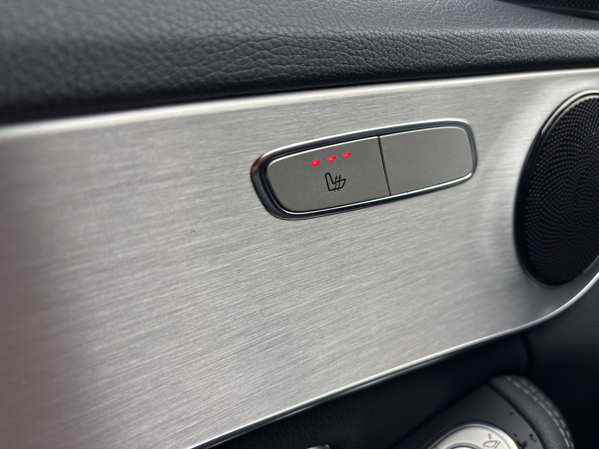 MERCEDES-BENZ C 220 d AMG Line 4Matic 9G-Tronic-image-8