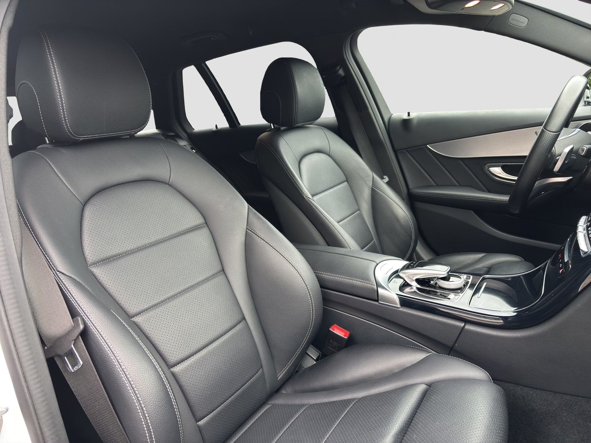 MERCEDES-BENZ C 220 d AMG Line 4Matic 9G-Tronic-image-13