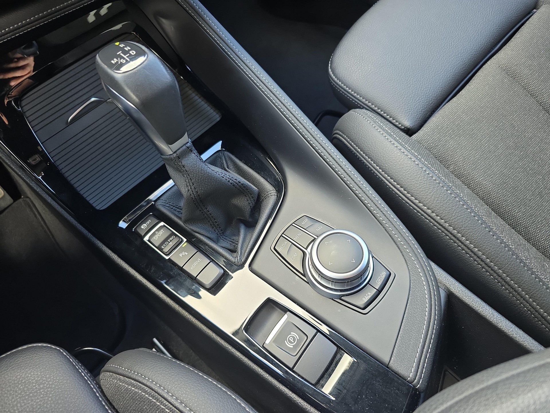 BMW X2 25e xDrive / Jetzt mit attraktivem 0.99% Leasing!-image-17