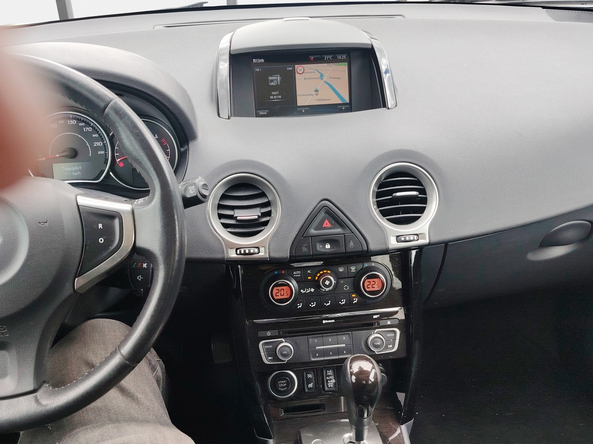 RENAULT Koleos 2.0 dCi Swiss Edition 4x4 Automatic-image-9
