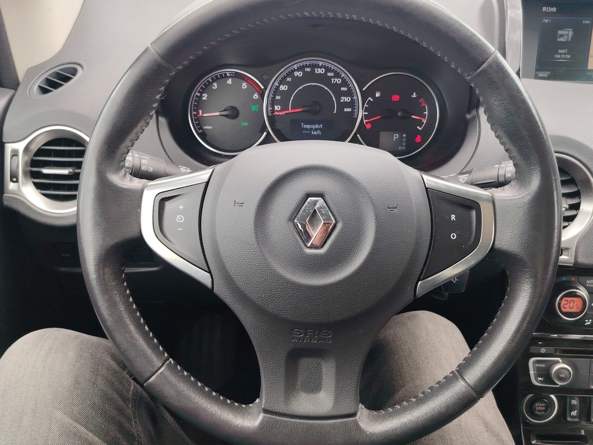 RENAULT Koleos 2.0 dCi Swiss Edition 4x4 Automatic-image-8