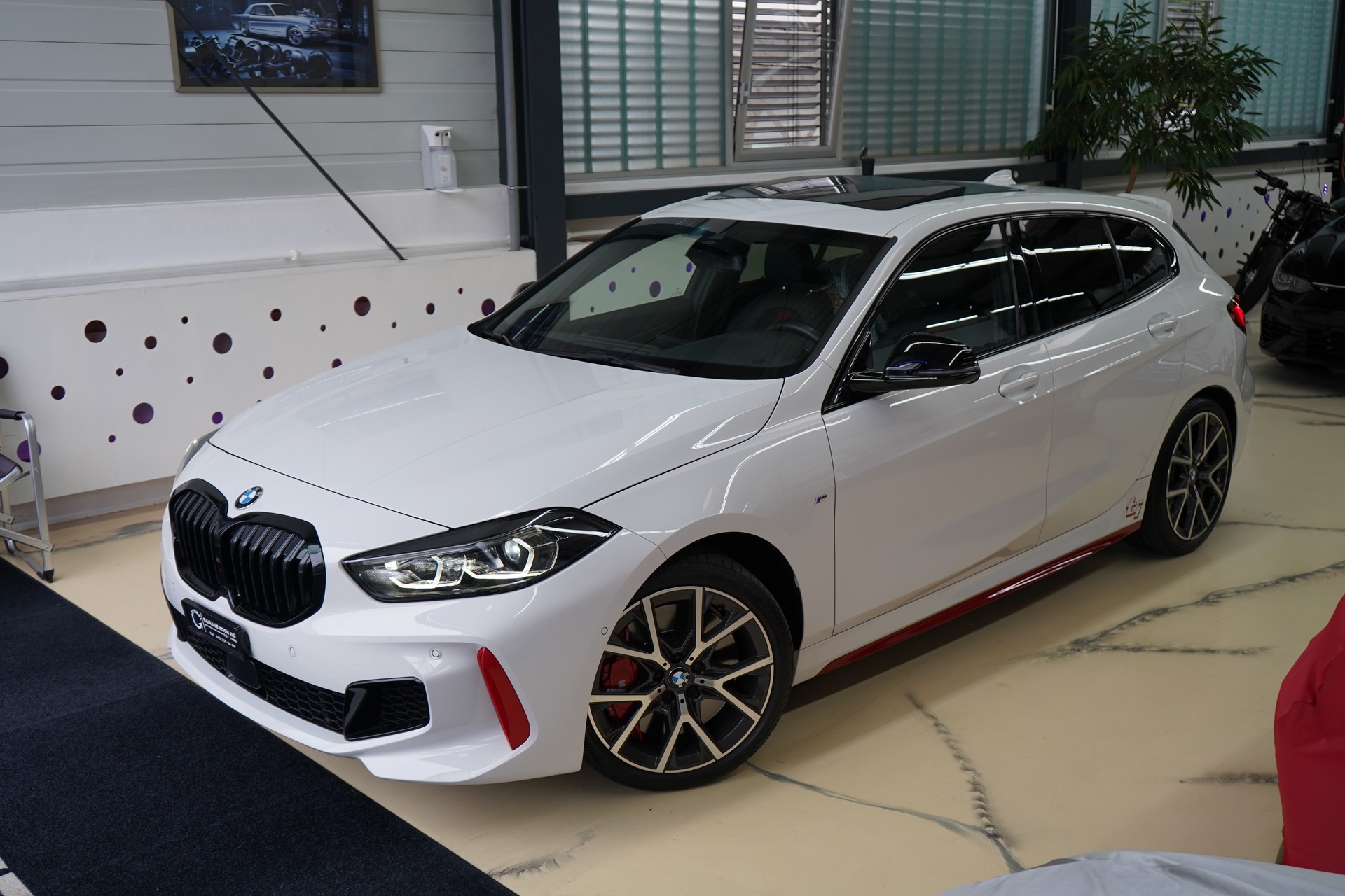BMW 128ti M Sport Pro Steptronic-showroom-element-2