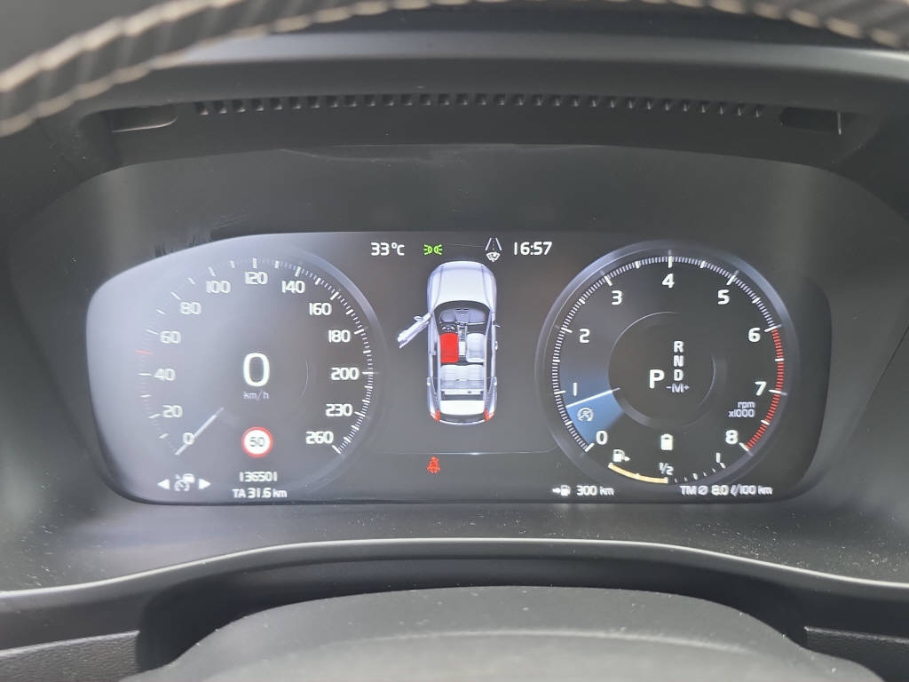 VOLVO XC40 2.0 B4 MH R-Design AWD-image-15