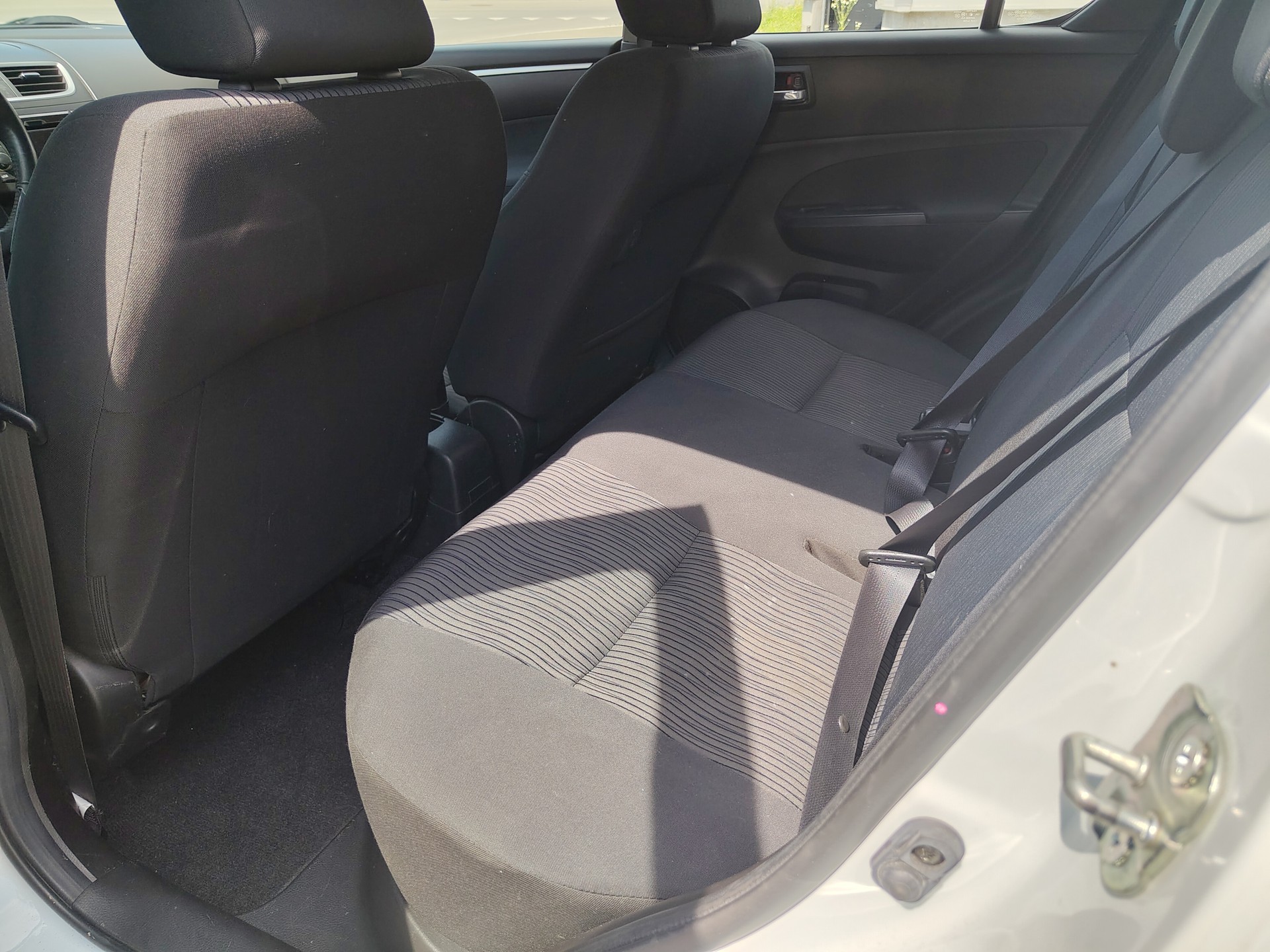 SUZUKI Swift 1.2i 16V GL 4x4-image-7