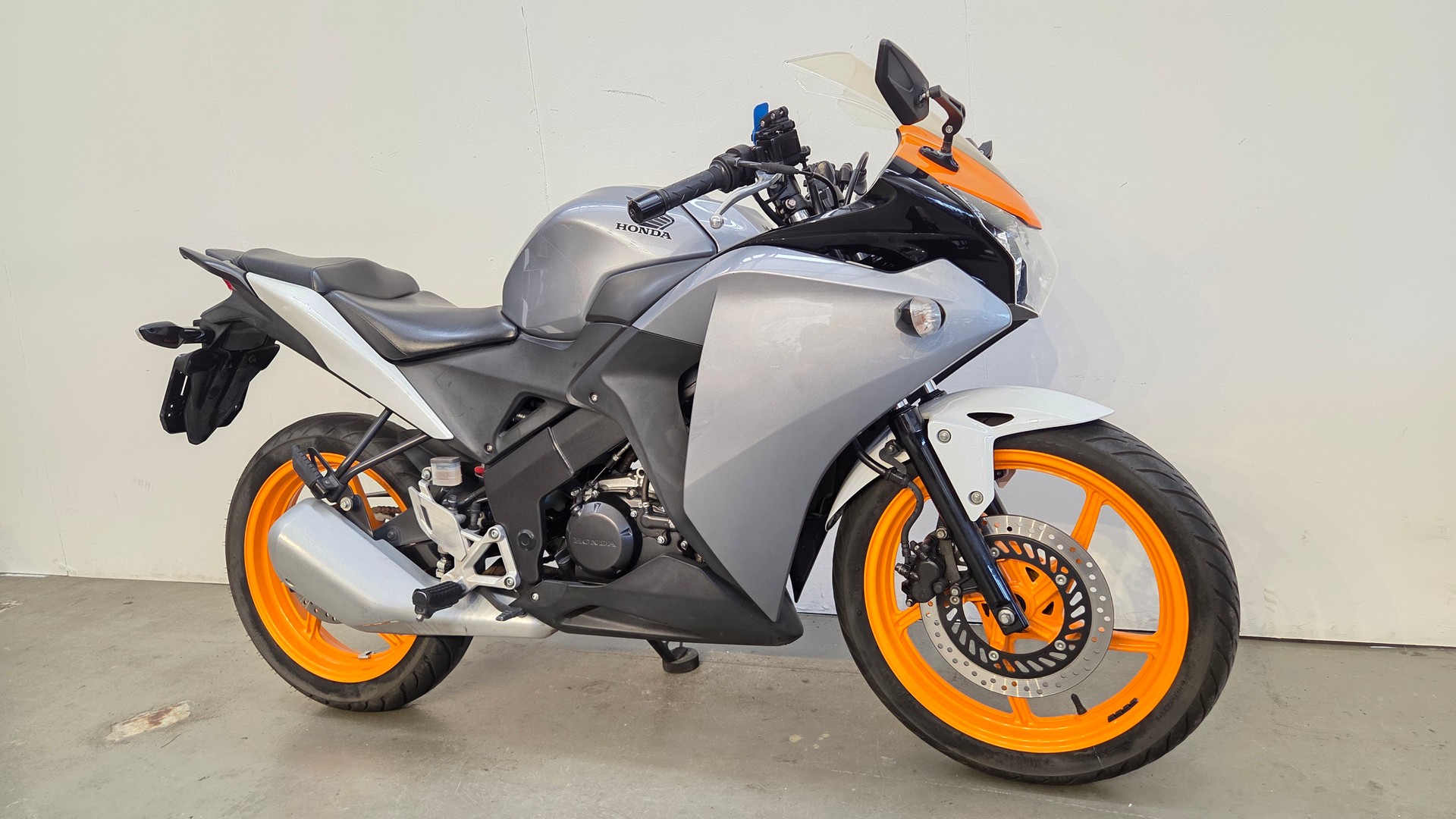 HONDA CBR 125 R-showroom-element-2