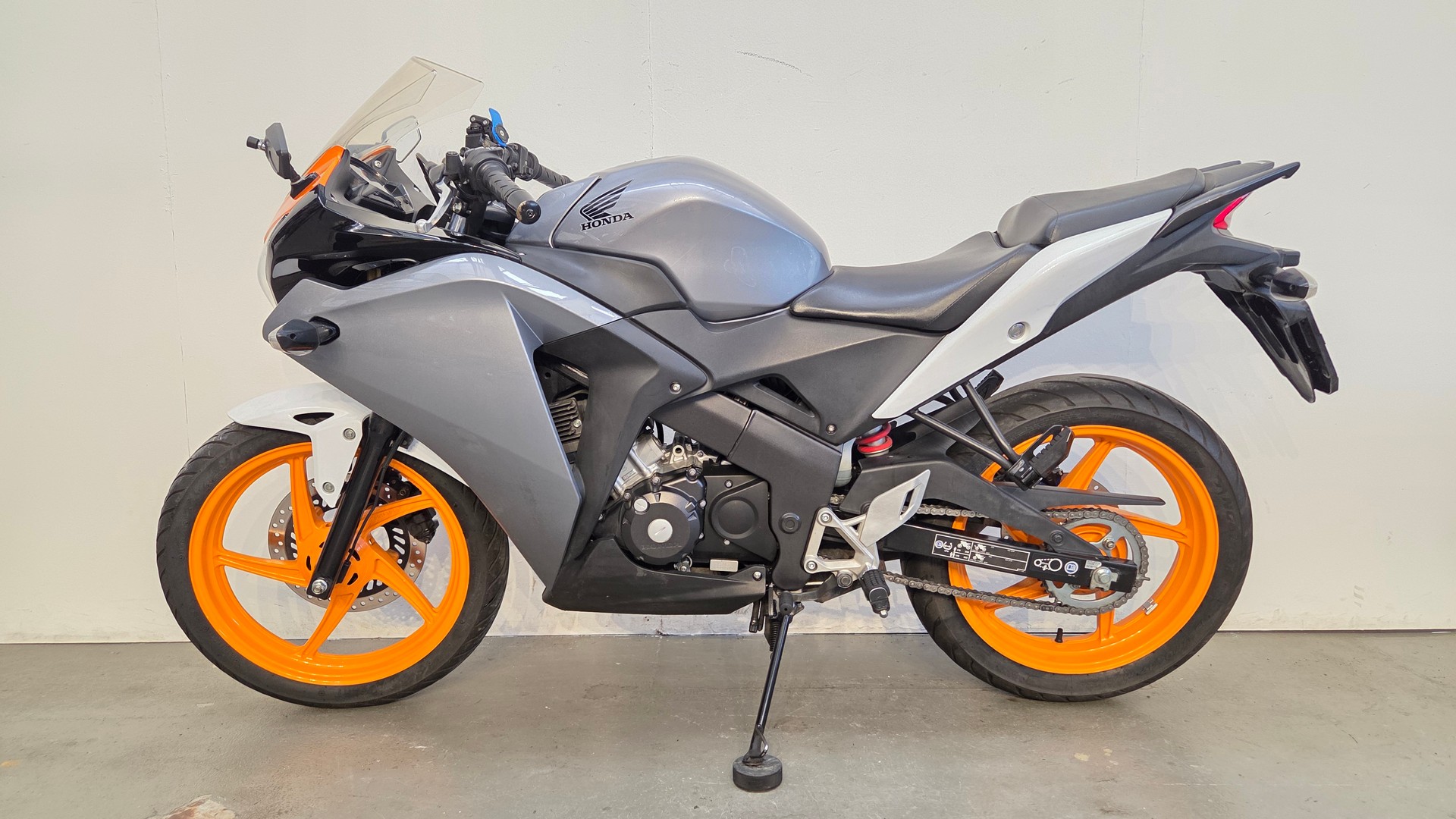 HONDA CBR 125 R-showroom-element-1