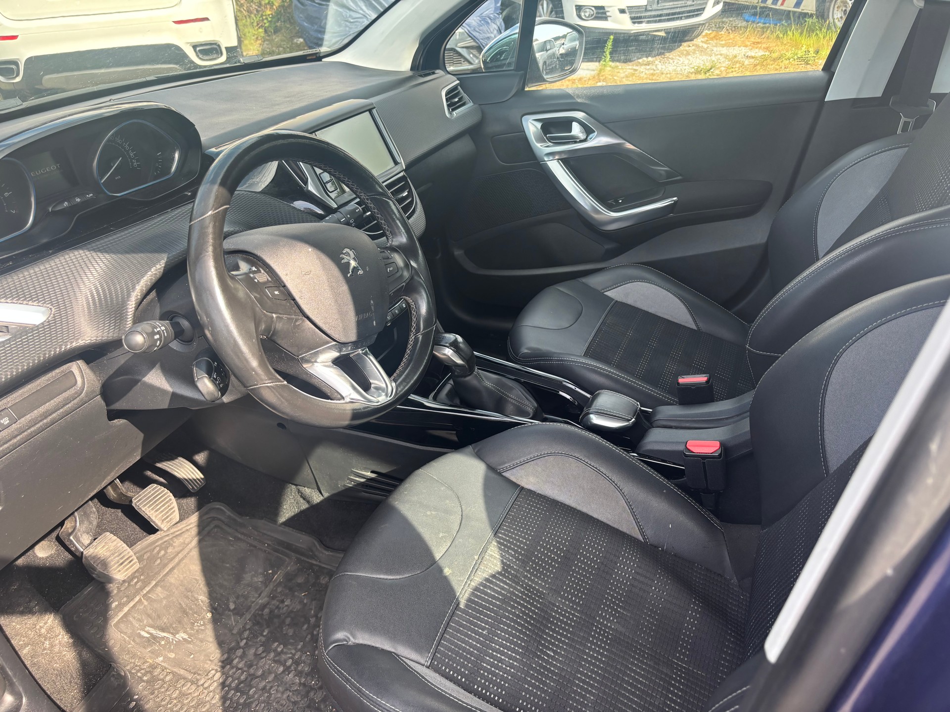 PEUGEOT 2008 1.2 PureTech Active-image-12