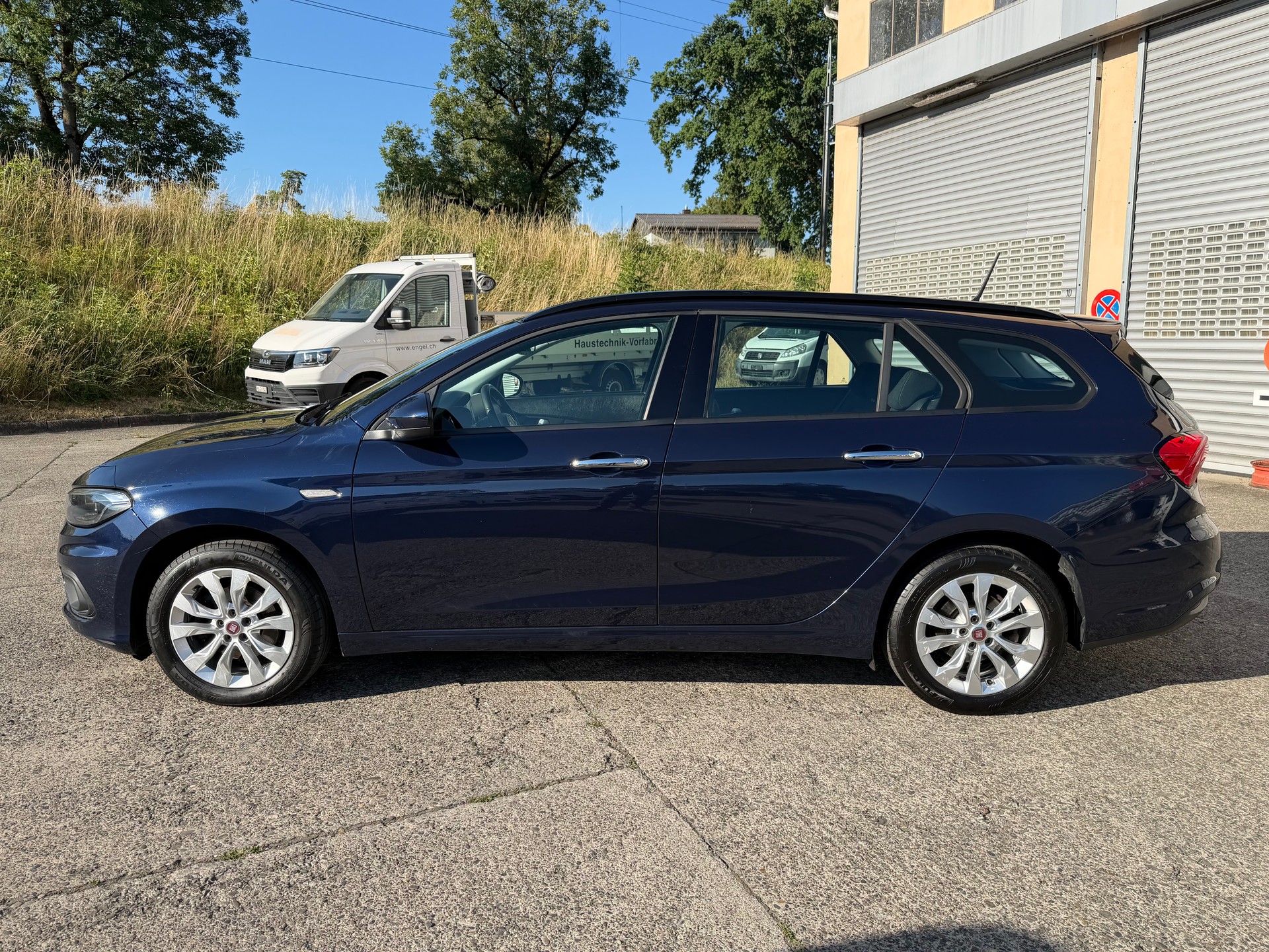FIAT Tipo 1.6MJ Station Wagon Lounge DCT-showroom-element-1