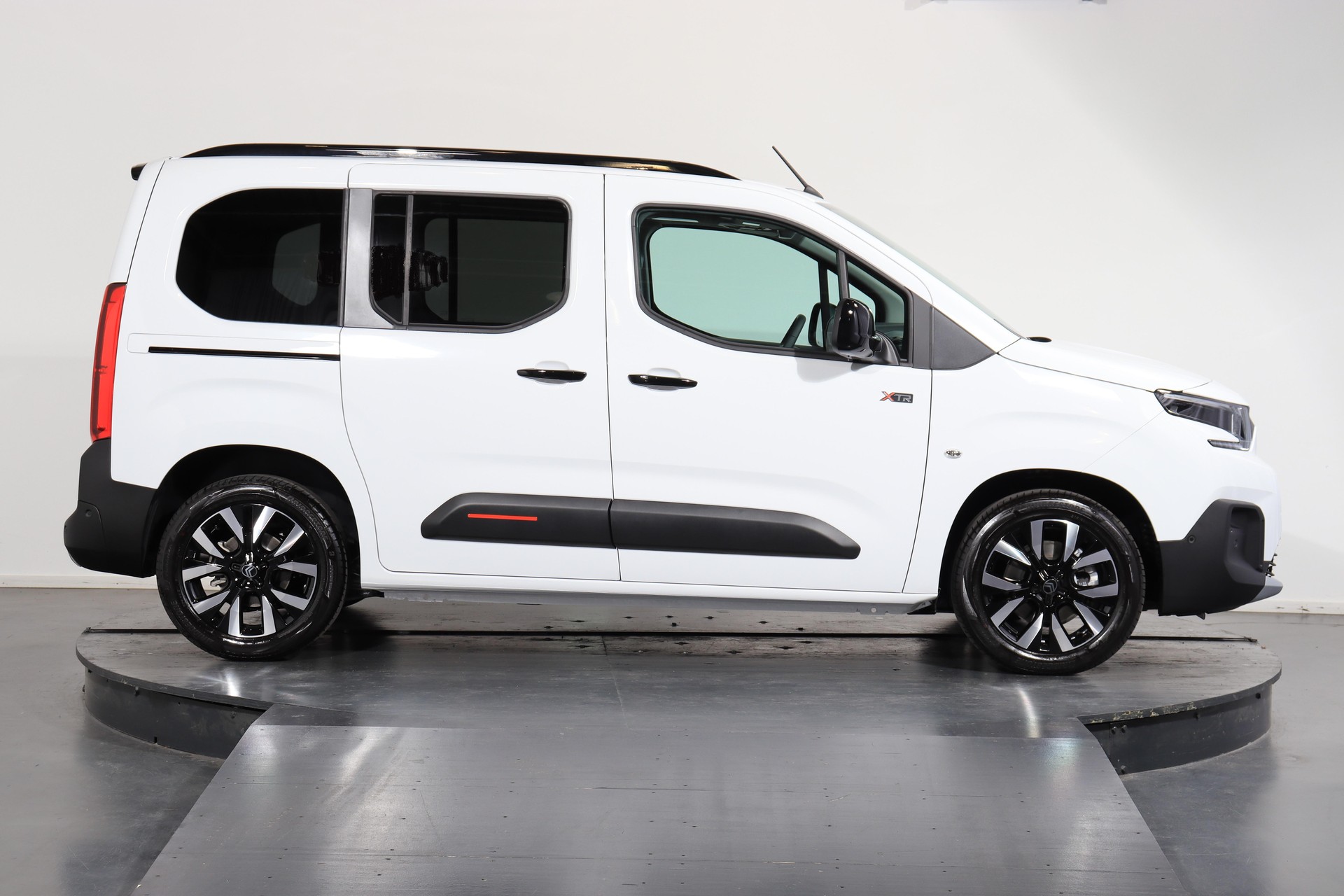 CITROEN Berlingo 1.5 BlueHDi 130 Max-showroom-element-1