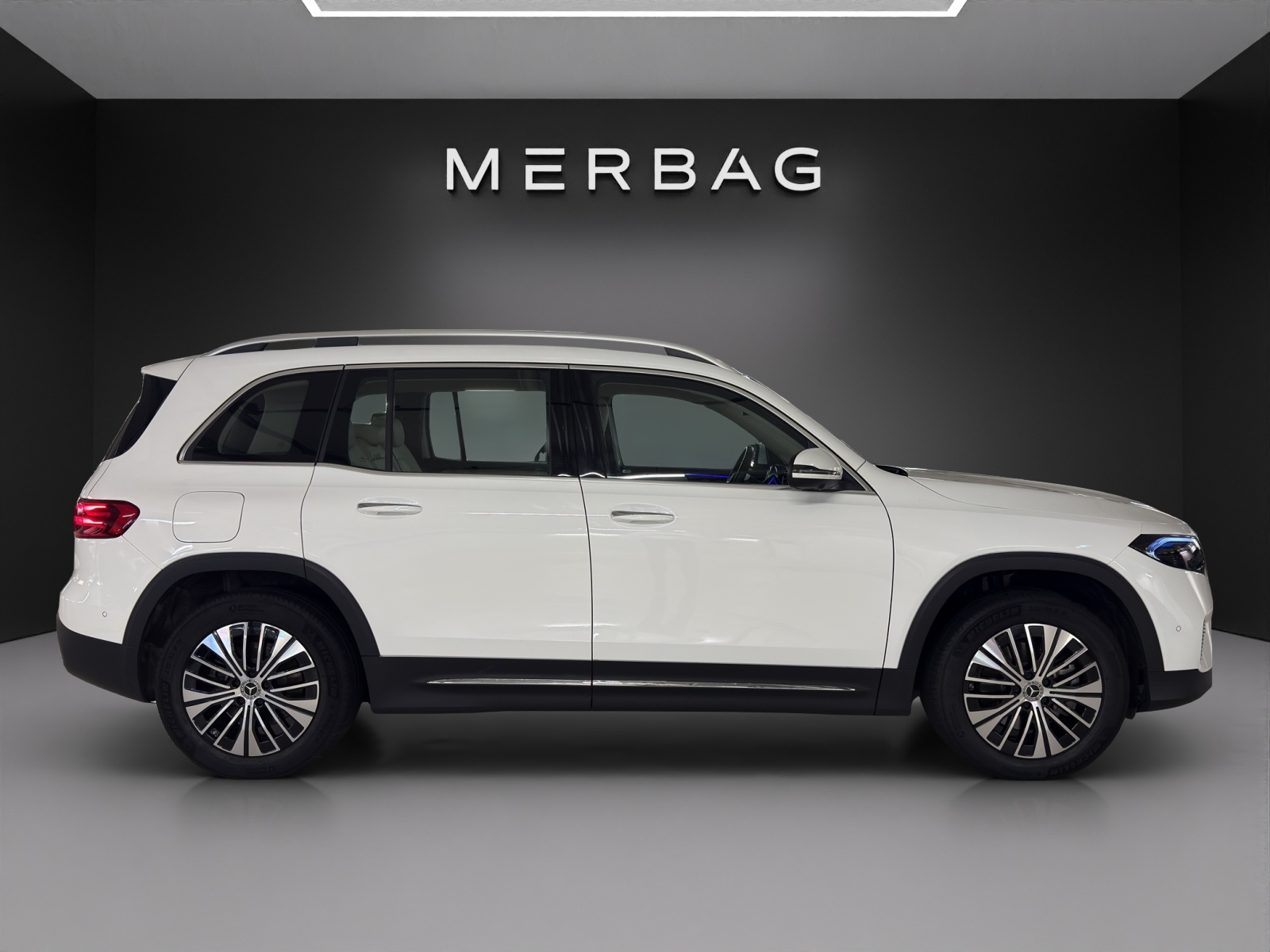 MERCEDES-BENZ EQB 350 66,5 kWh 4Matic Swiss Star-image-4