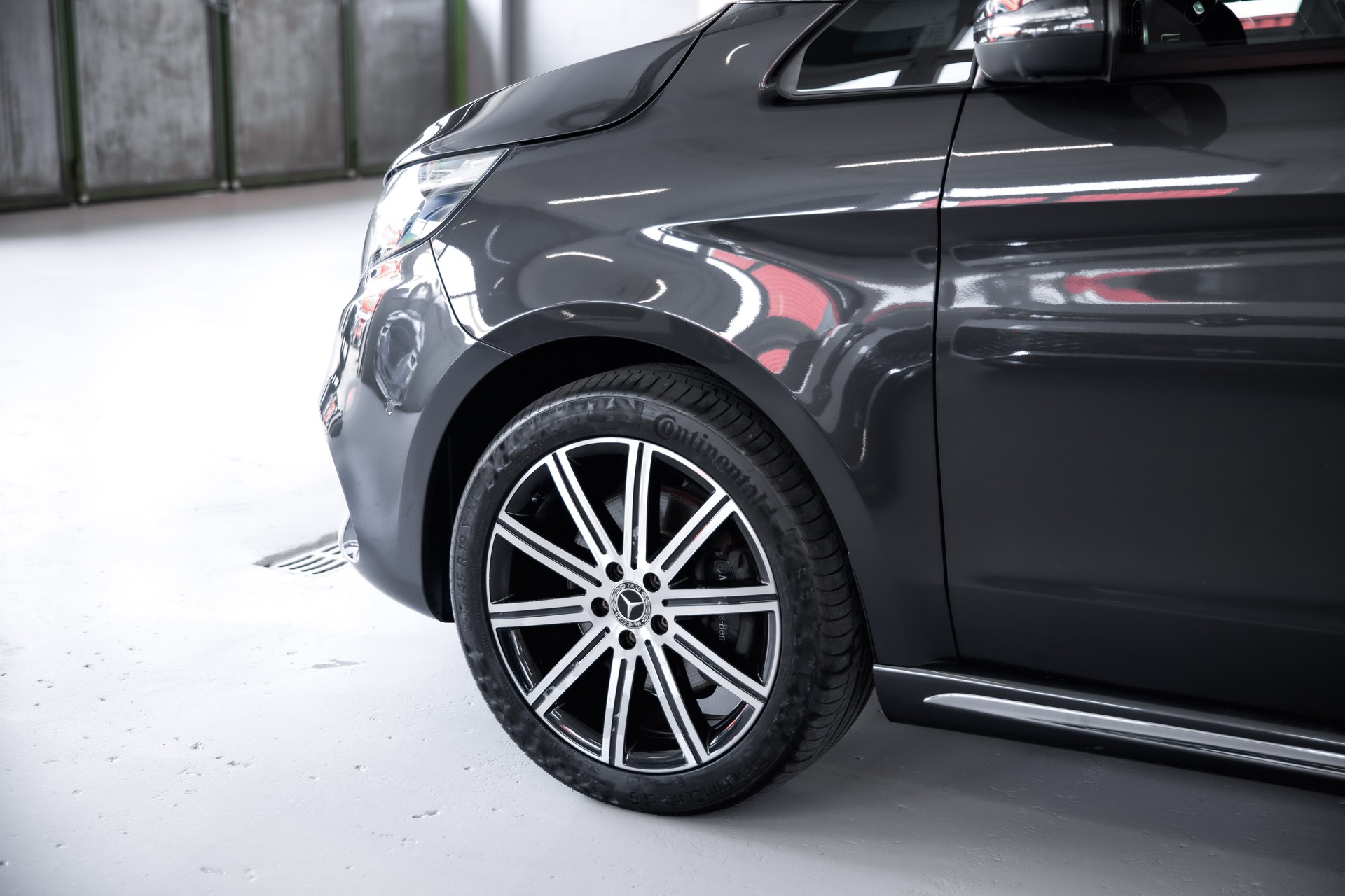 MERCEDES-BENZ V 300 d lang AMG Line Avantgarde 4Matic 9G-Tronic-image-13
