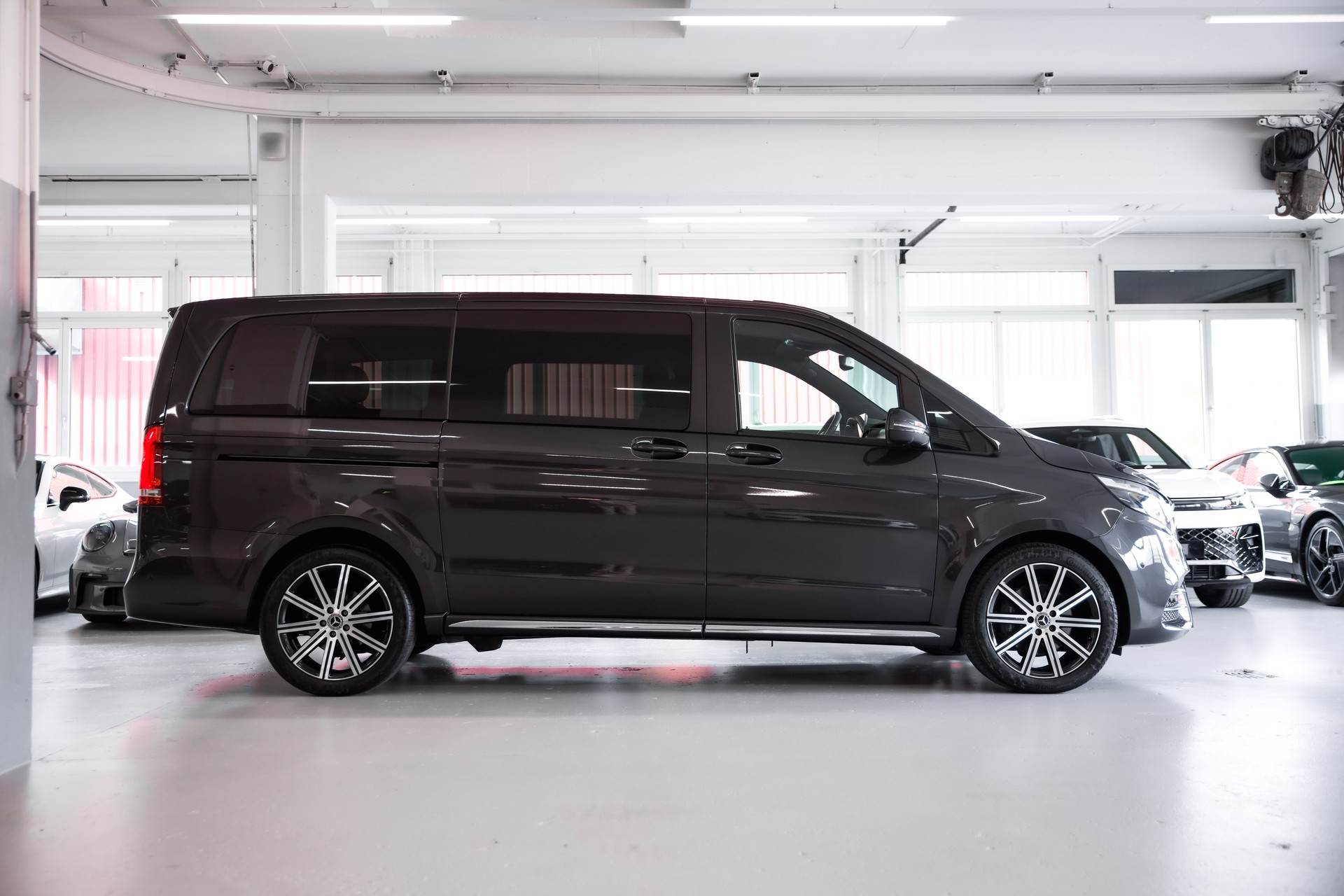 MERCEDES-BENZ V 300 d lang AMG Line Avantgarde 4Matic 9G-Tronic-showroom-element-3
