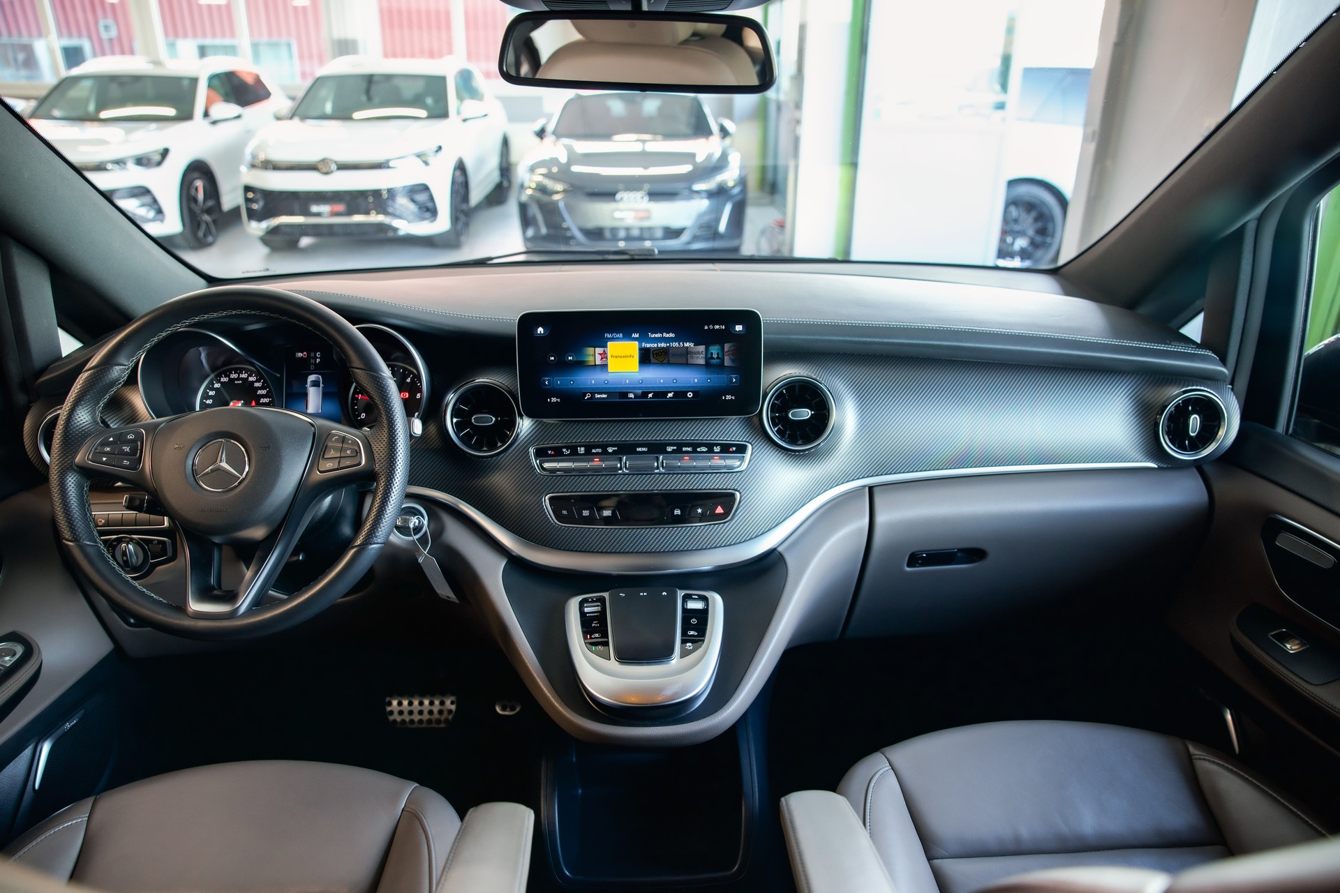 MERCEDES-BENZ V 300 d lang AMG Line Avantgarde 4Matic 9G-Tronic-image-15