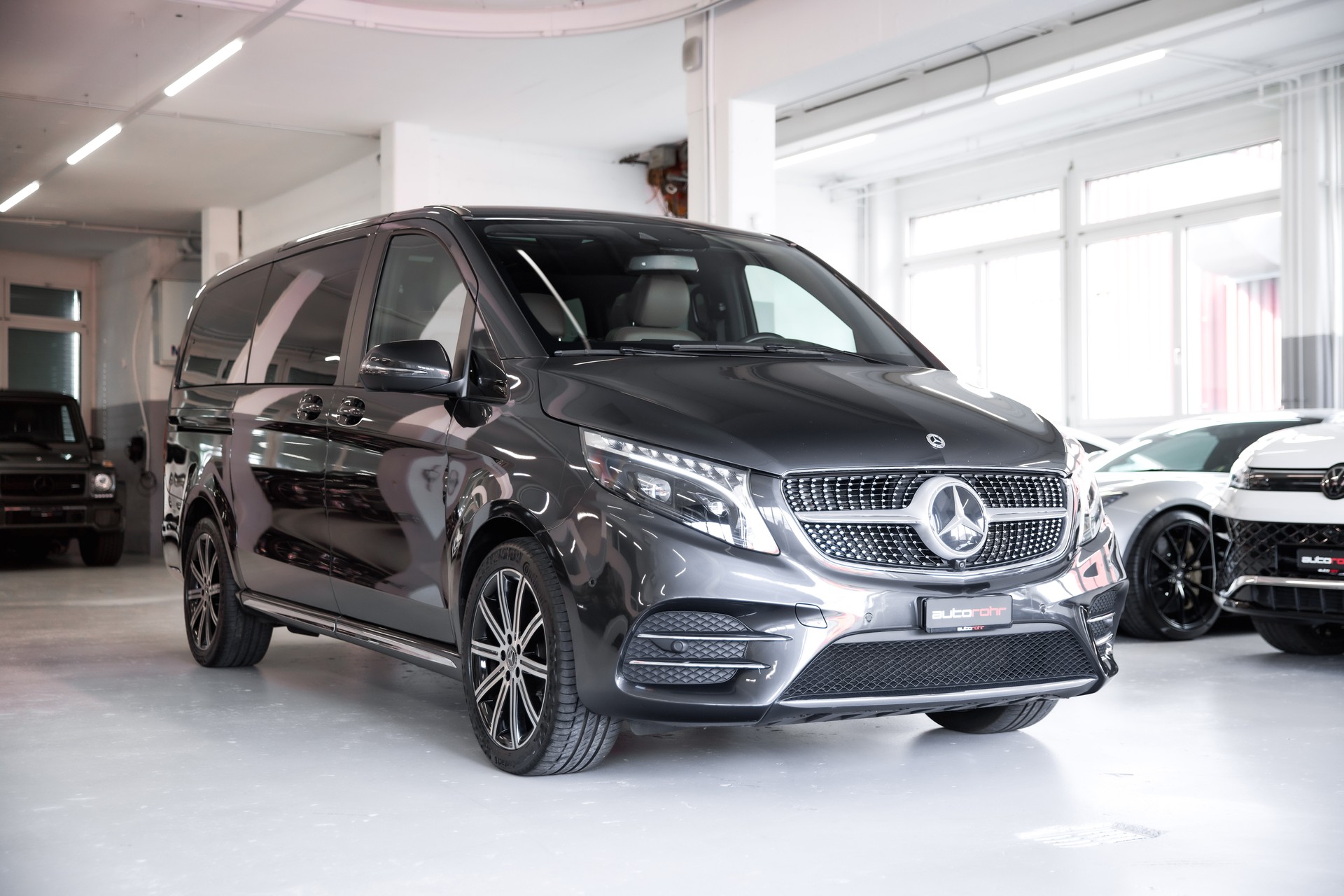 MERCEDES-BENZ V 300 d lang AMG Line Avantgarde 4Matic 9G-Tronic-showroom-element-2