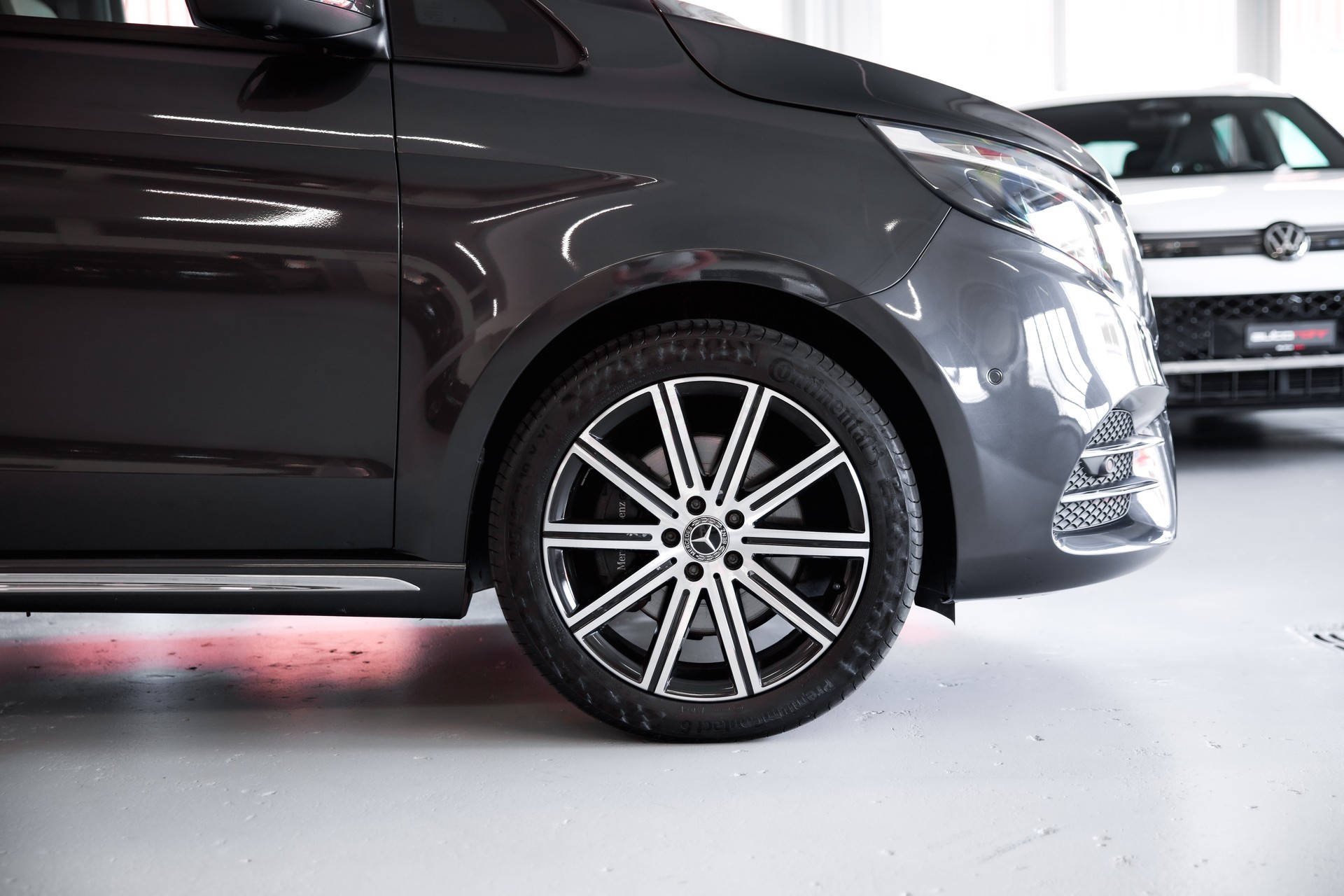 MERCEDES-BENZ V 300 d lang AMG Line Avantgarde 4Matic 9G-Tronic-image-9