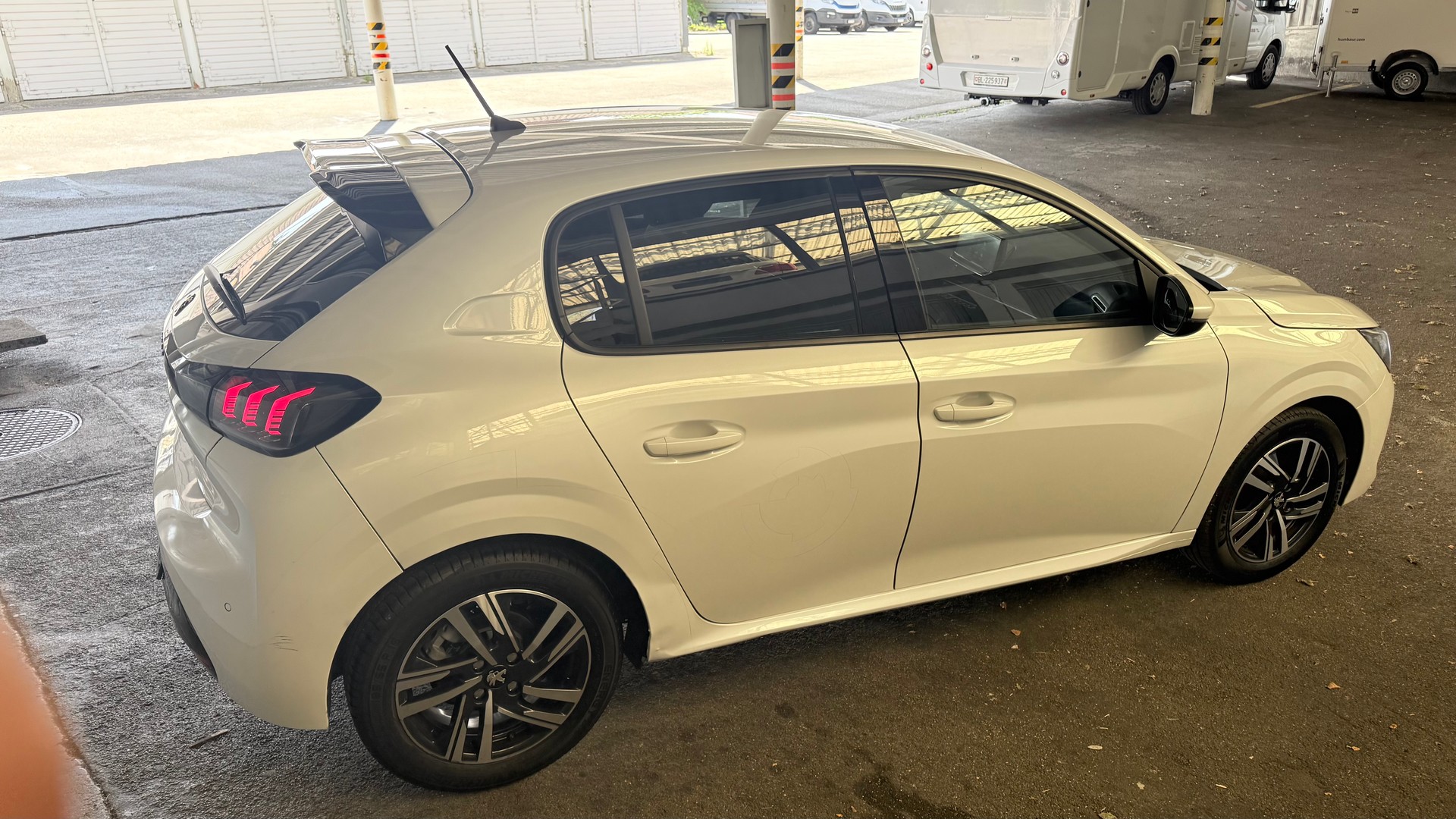 PEUGEOT 208 1.2 PureTech GT EAT8-image-5