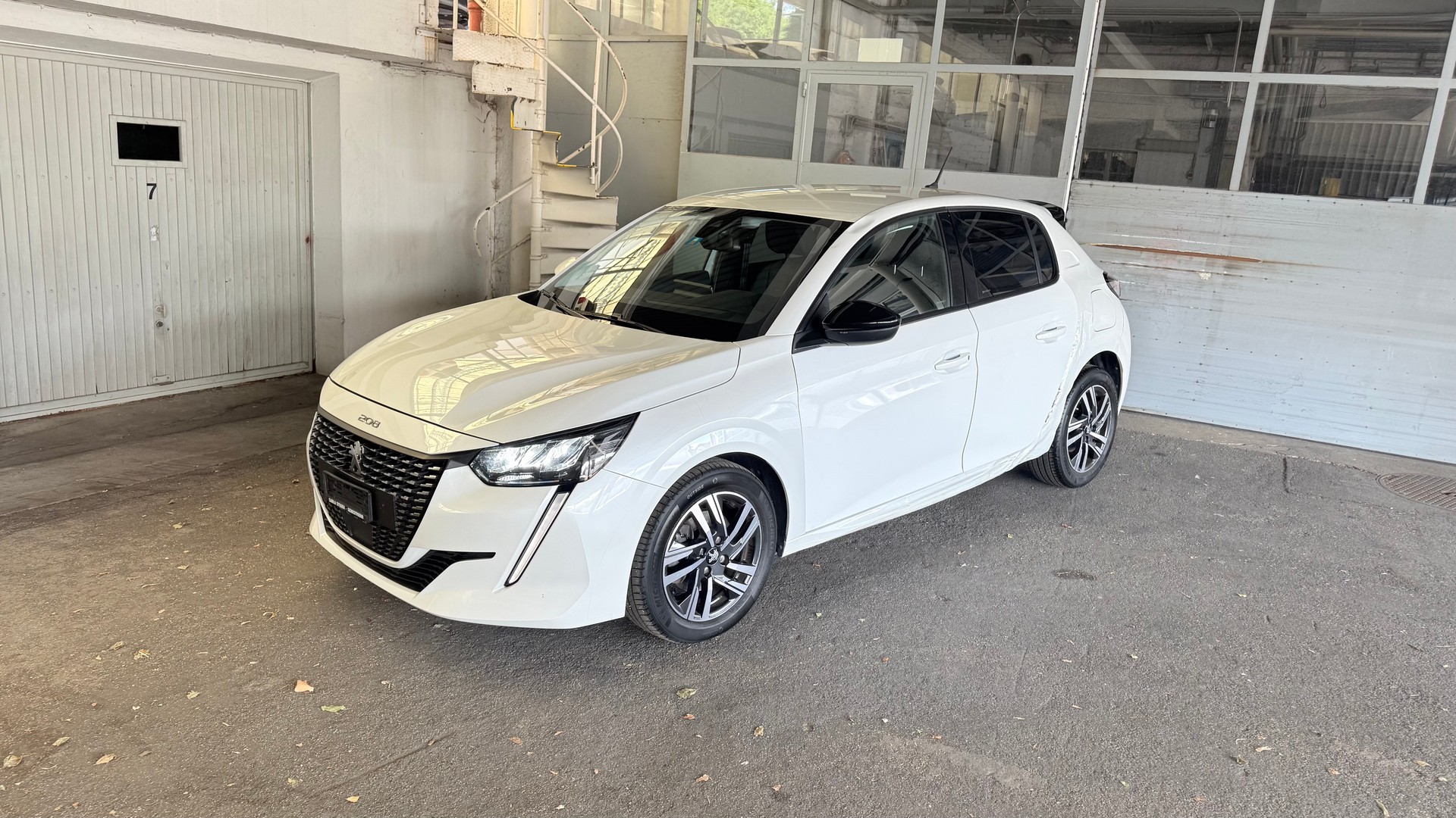 PEUGEOT 208 1.2 PureTech GT EAT8-image-3