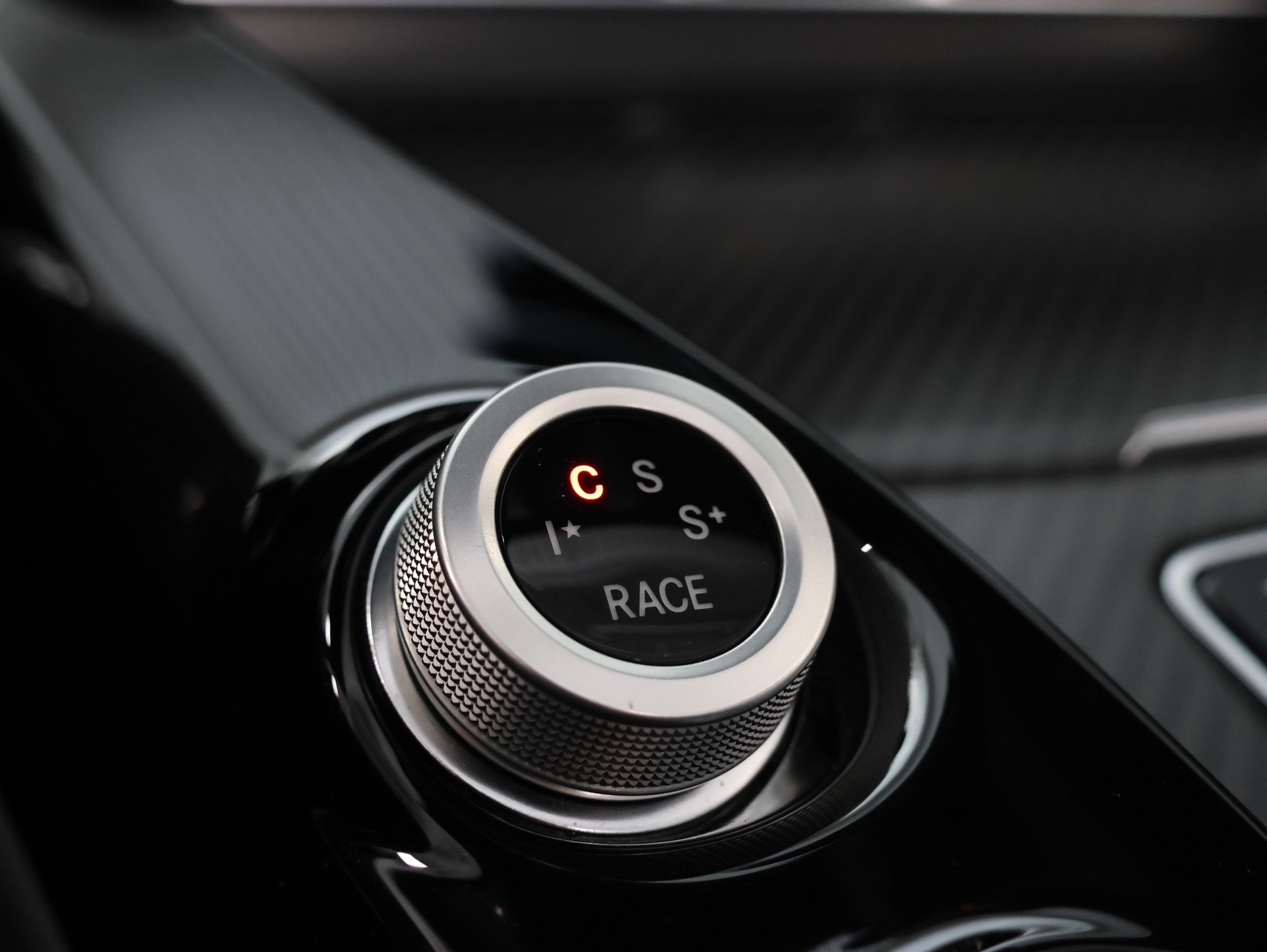 MERCEDES-BENZ AMG GT C Roadster Speedshift DCT *360 Kamera* *Burmester* *Vossen Felgen*-image-30