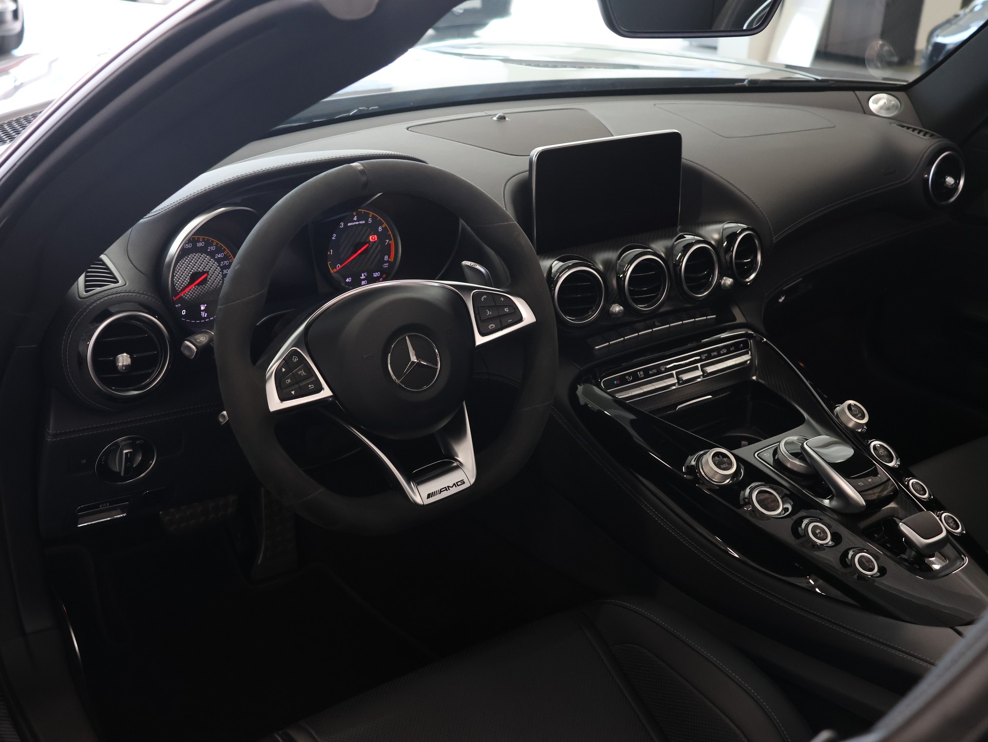 MERCEDES-BENZ AMG GT C Roadster Speedshift DCT *360 Kamera* *Burmester* *Vossen Felgen*-image-19