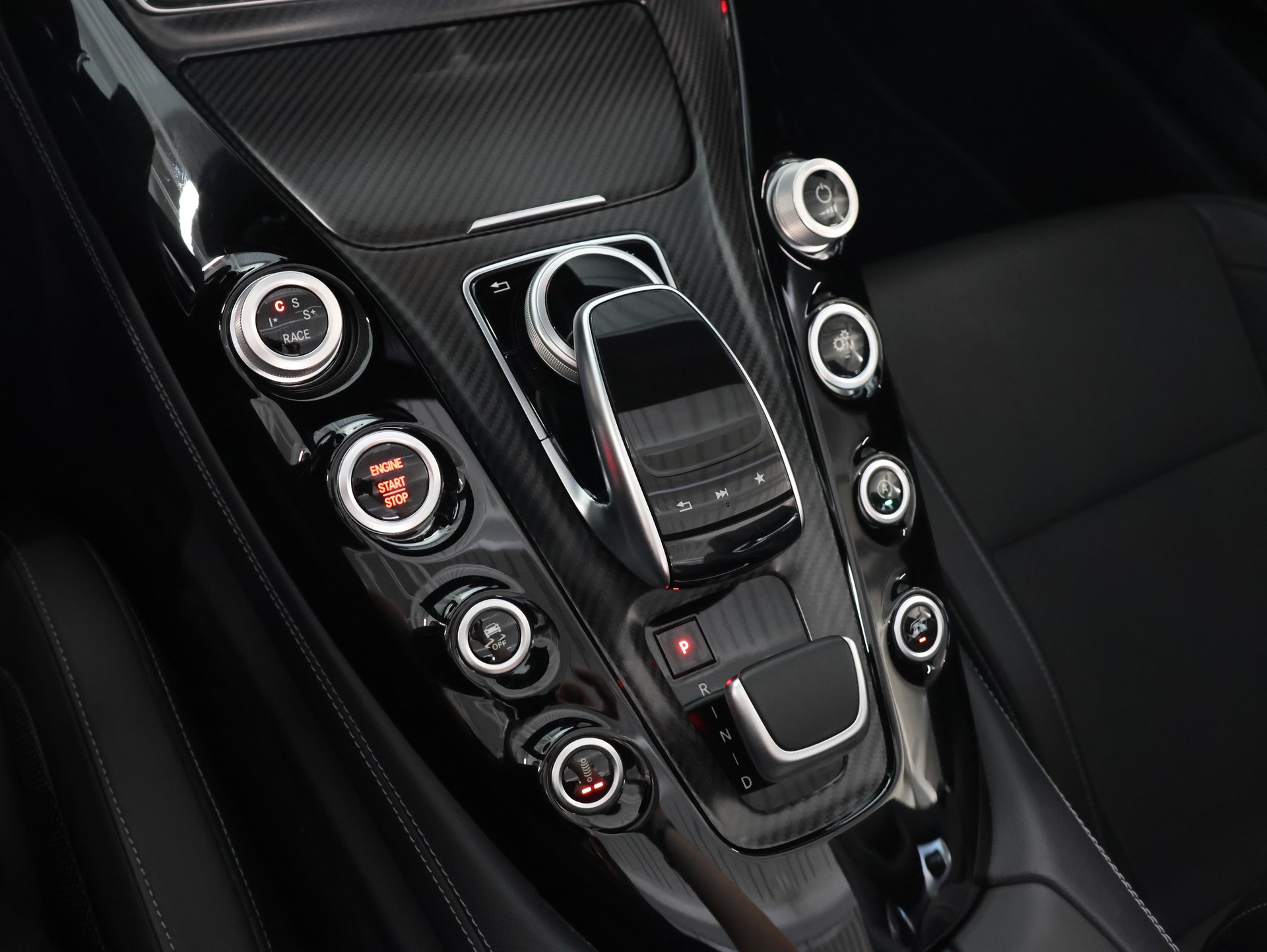 MERCEDES-BENZ AMG GT C Roadster Speedshift DCT *360 Kamera* *Burmester* *Vossen Felgen*-image-32