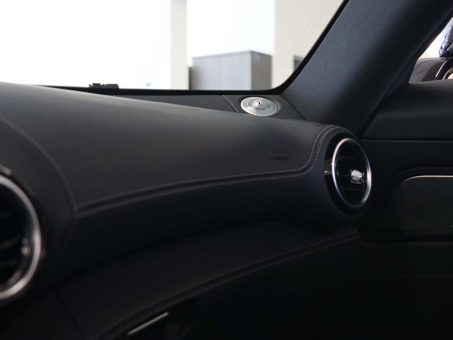 MERCEDES-BENZ AMG GT C Roadster Speedshift DCT *360 Kamera* *Burmester* *Vossen Felgen*-image-36