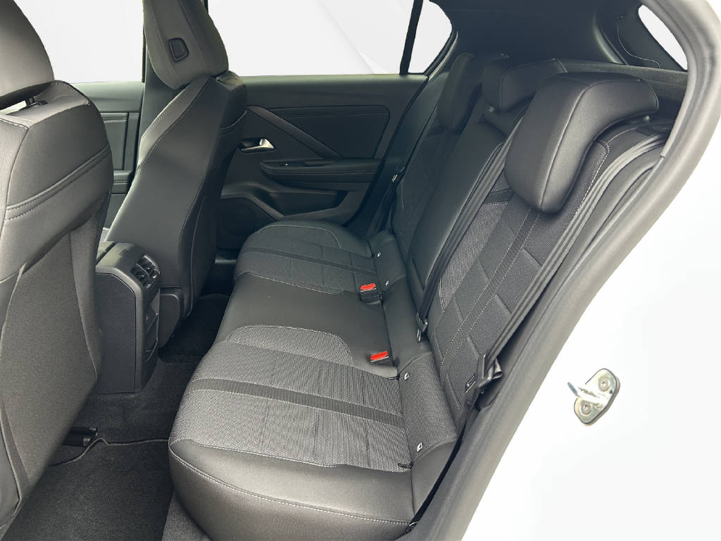 OPEL Astra 1.2 T Hybrid GS-image-7