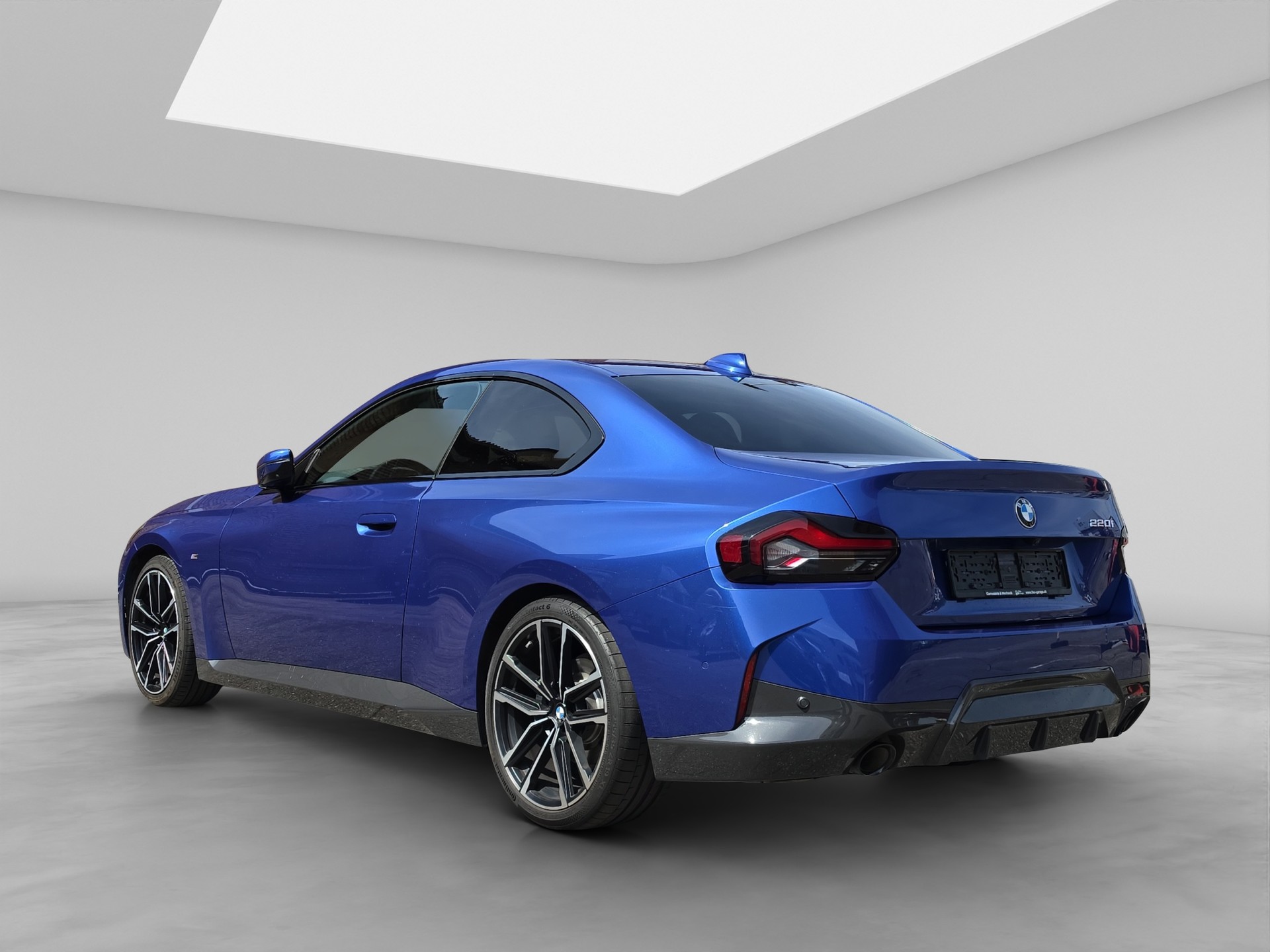 BMW 220i M Sport-showroom-element-2