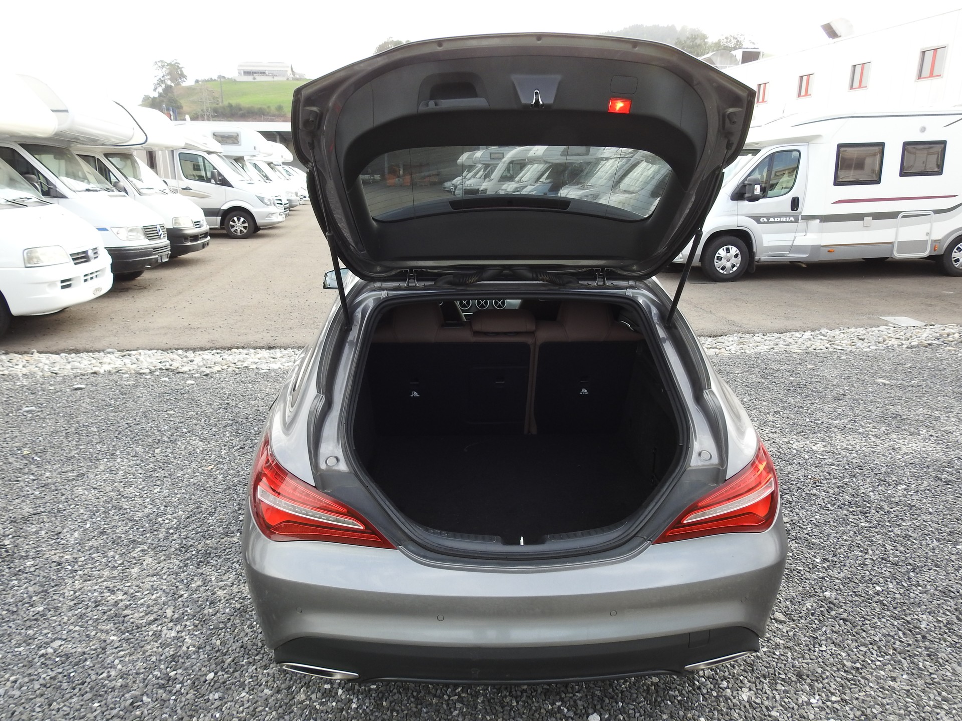 MERCEDES-BENZ CLA Shooting Br 200 d Swiss Star AMG Line 4M-image-9