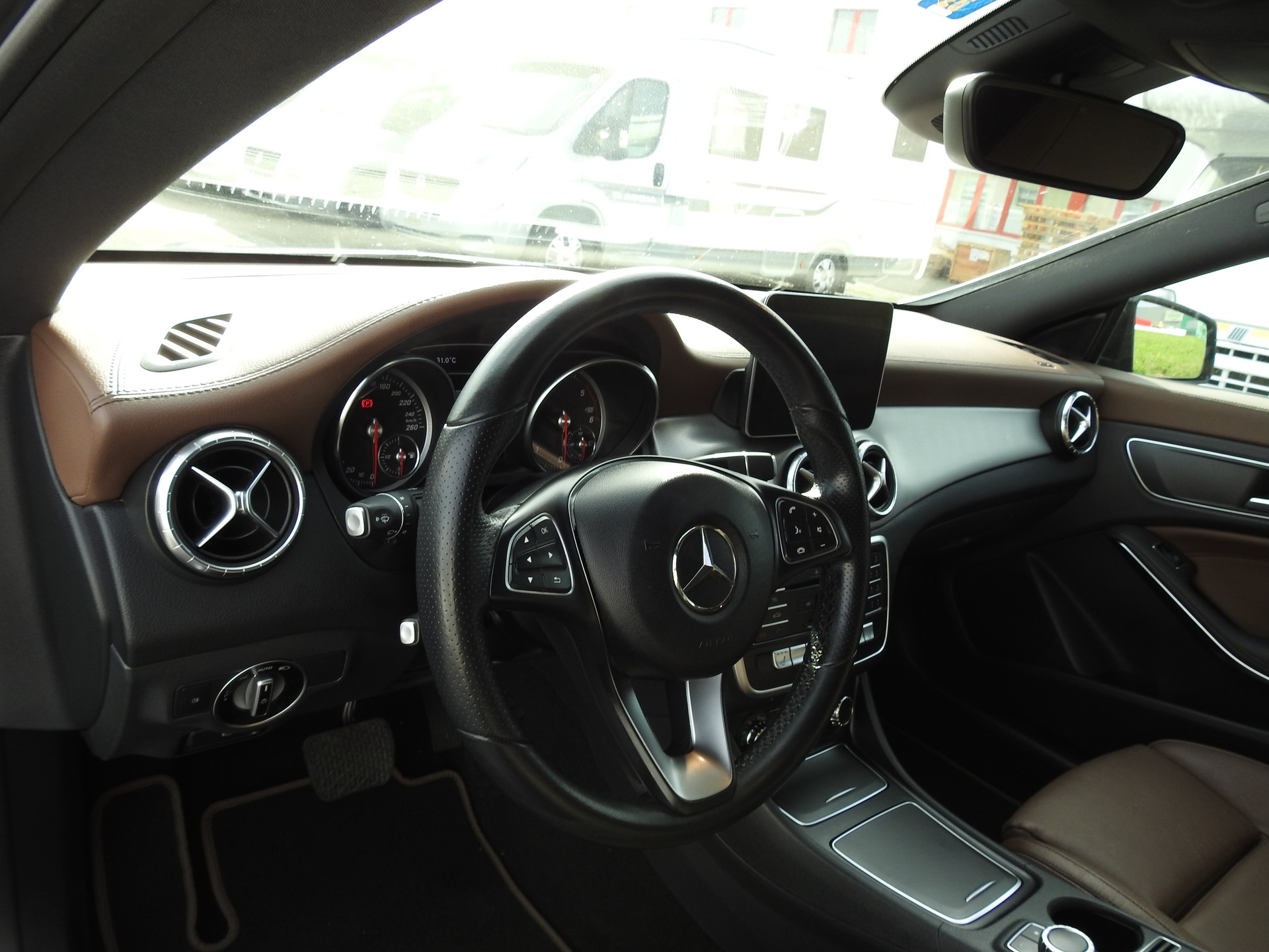 MERCEDES-BENZ CLA Shooting Br 200 d Swiss Star AMG Line 4M-image-11