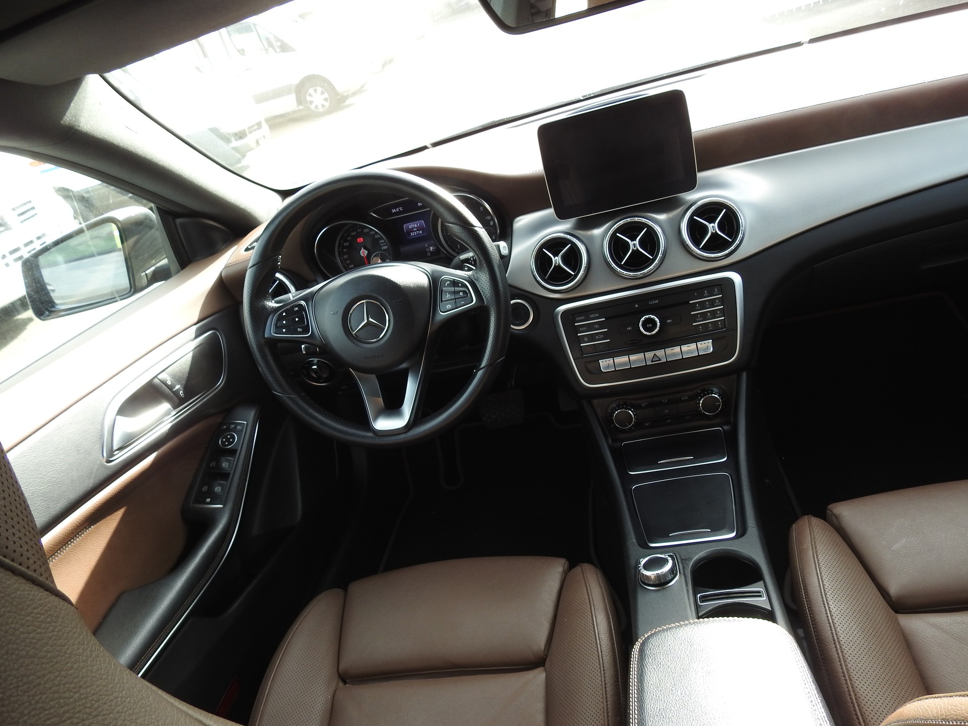 MERCEDES-BENZ CLA Shooting Br 200 d Swiss Star AMG Line 4M-image-18