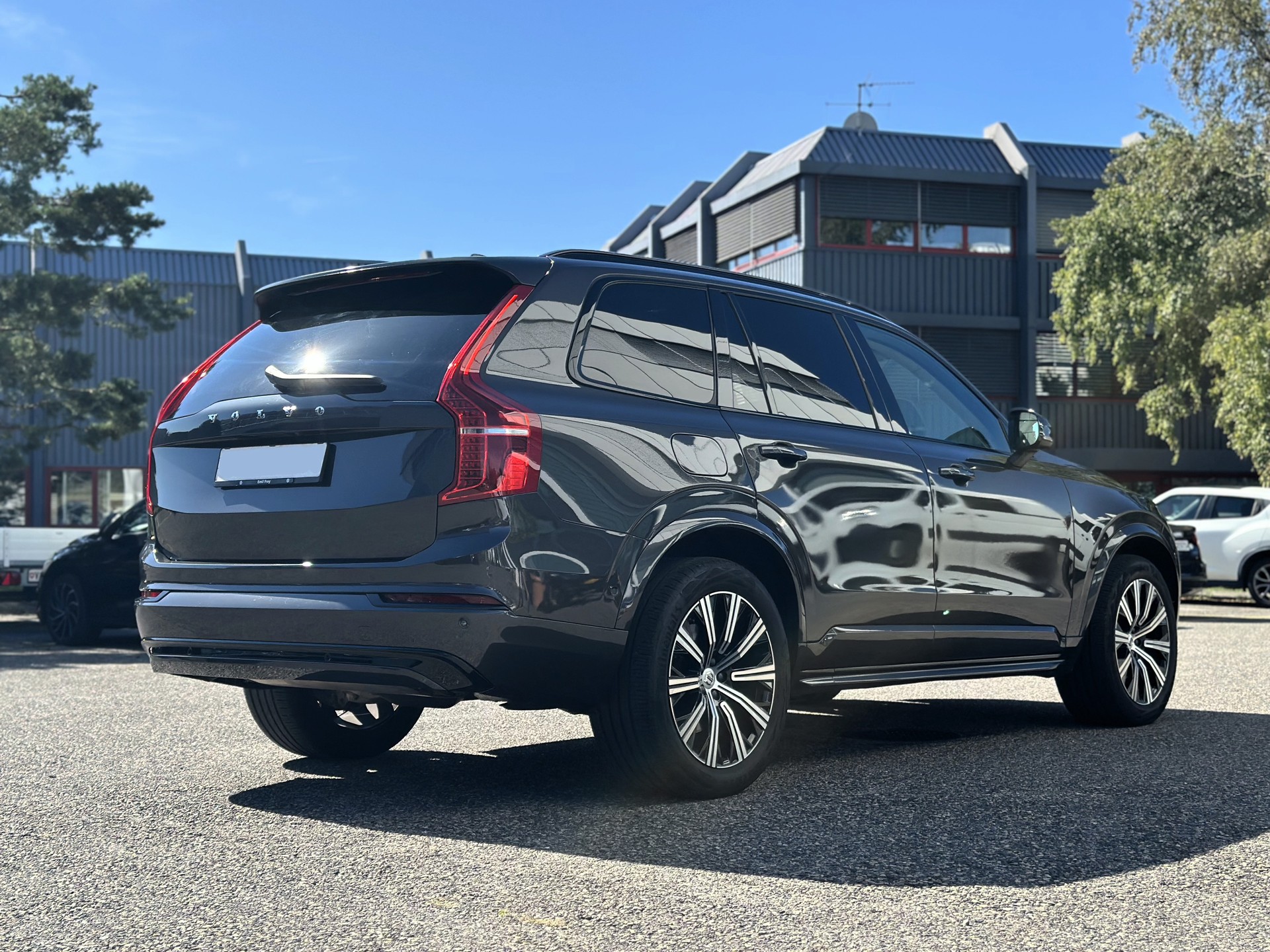 VOLVO XC90 B5 Diesel Mild Hybrid AWD Plus Dark-showroom-element-3