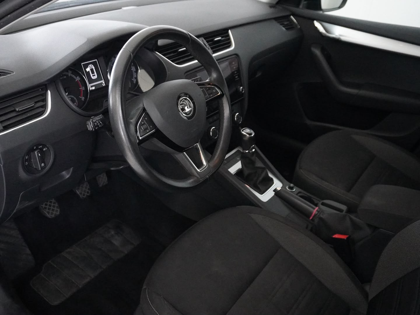 SKODA Octavia Combi 1.4 TSI Ambition-showroom-element-2