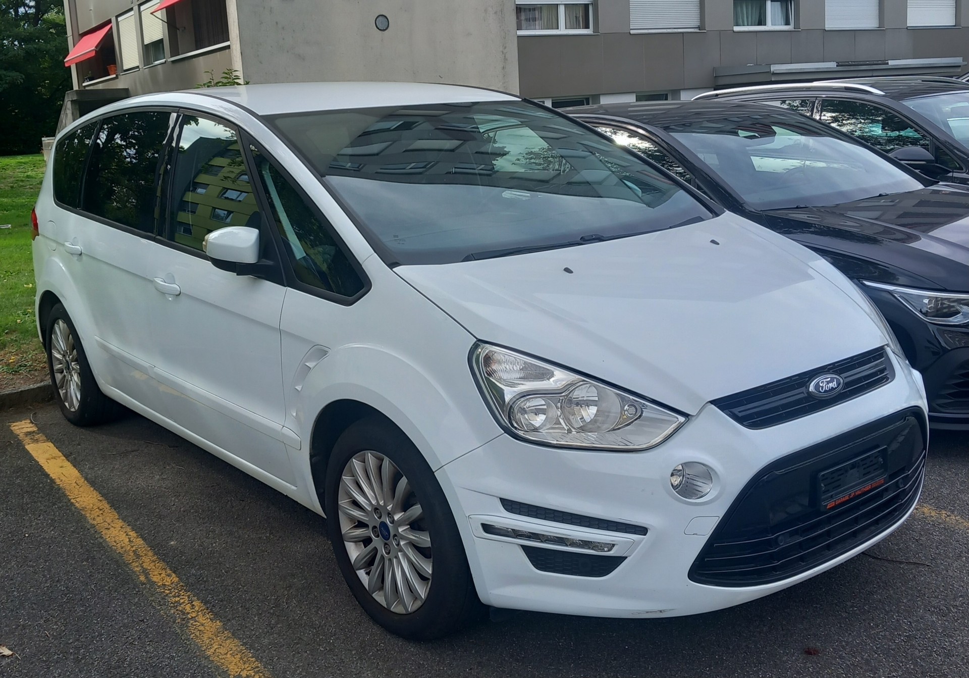 FORD Auto läuft auf 3 Zylinder-showroom-element-1