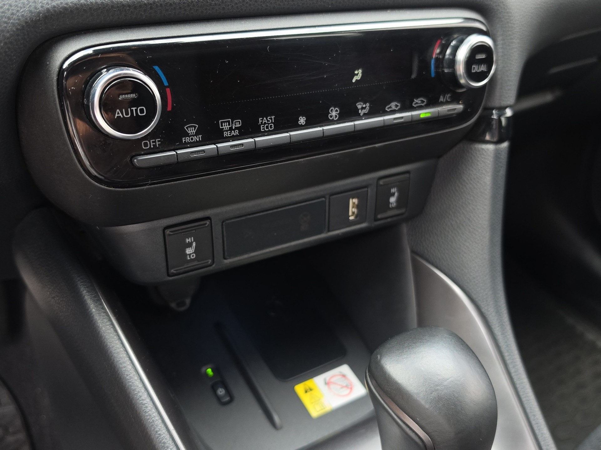 TOYOTA Yaris 1.5 GR Sport e-CVT-image-15