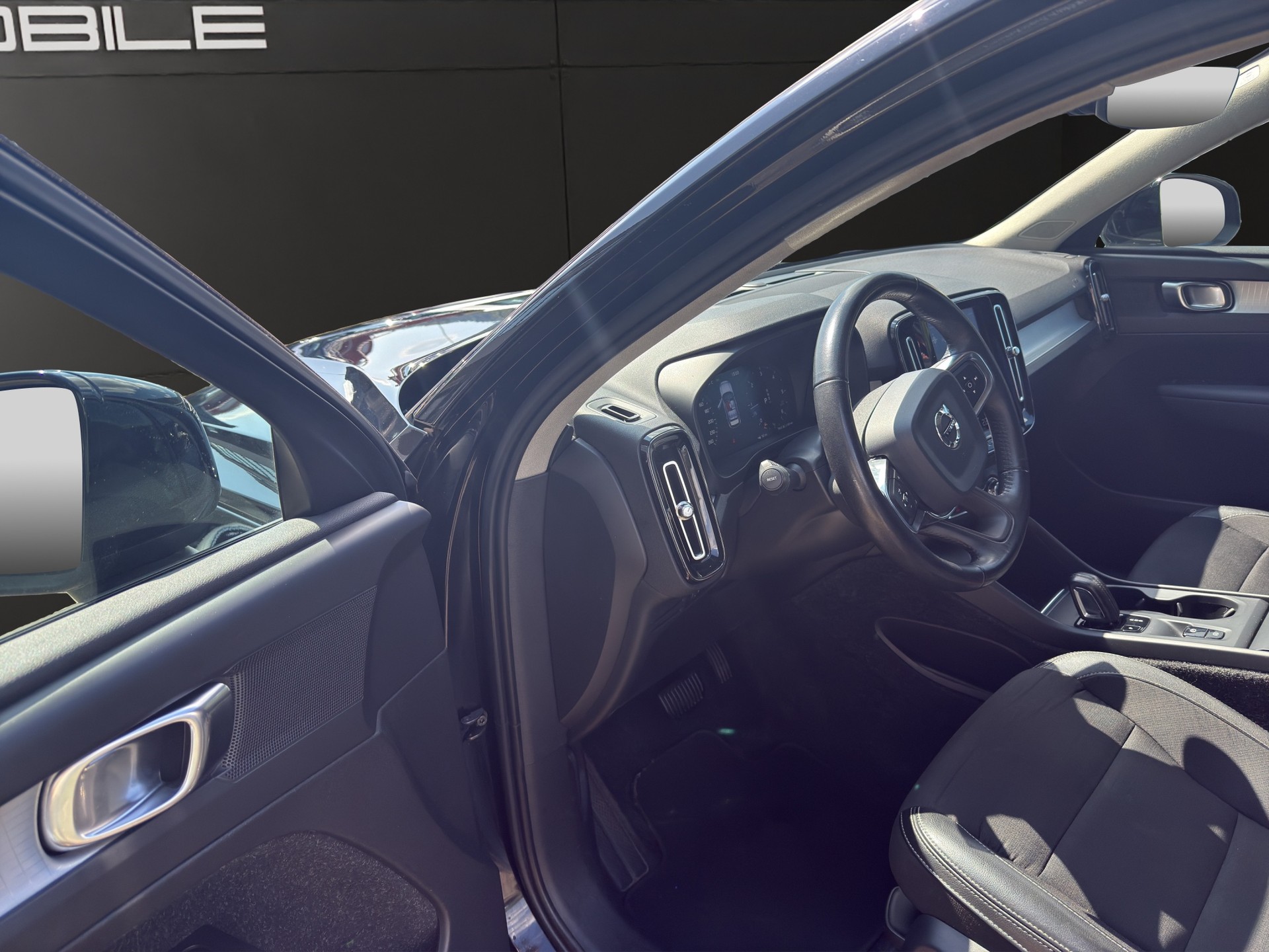 VOLVO XC40 D3 AWD Momentum Geartronic-showroom-element-3