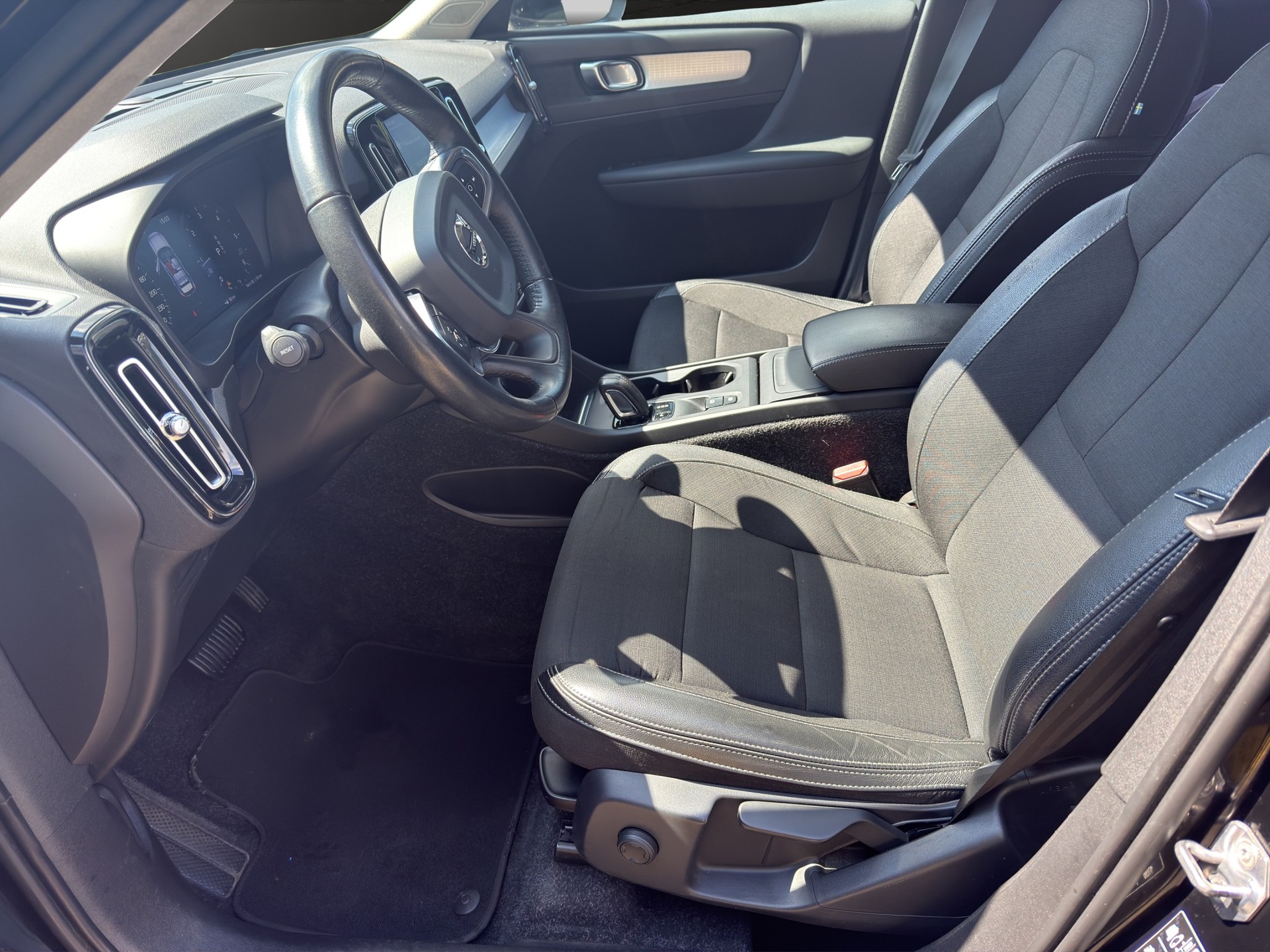 VOLVO XC40 D3 AWD Momentum Geartronic-image-7