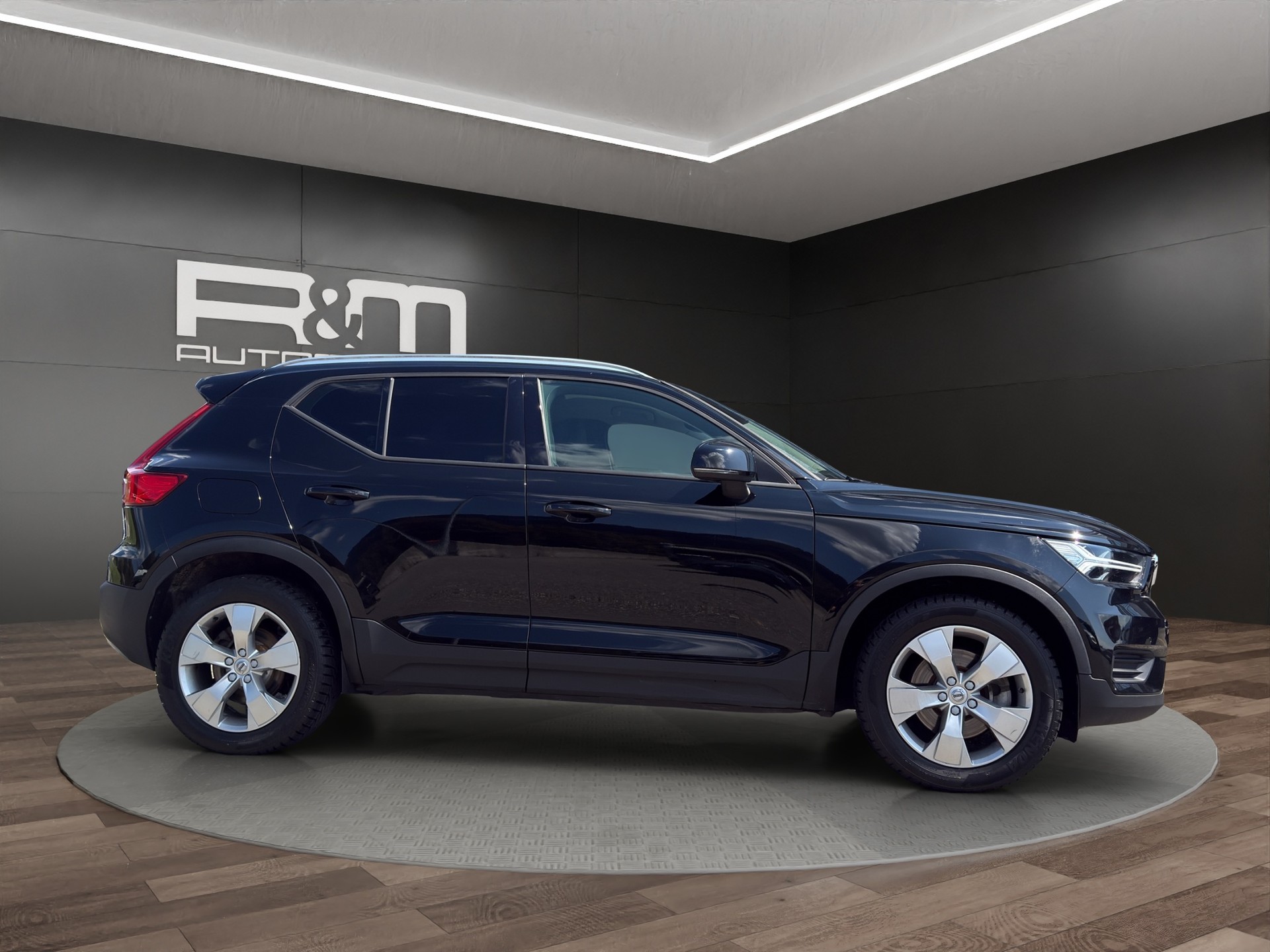 VOLVO XC40 D3 AWD Momentum Geartronic-showroom-element-1