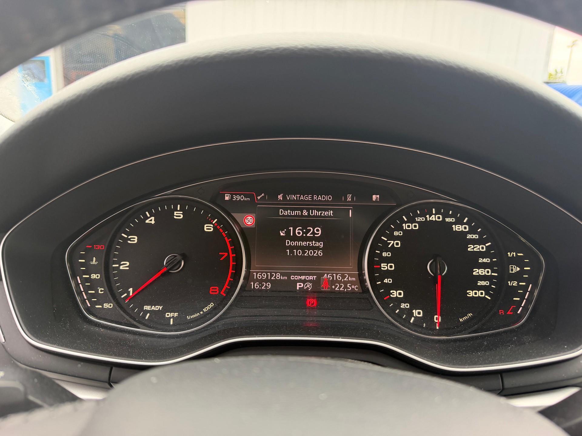 AUDI A4 allroad 2.0 TFSI quattro S-tronic-image-12