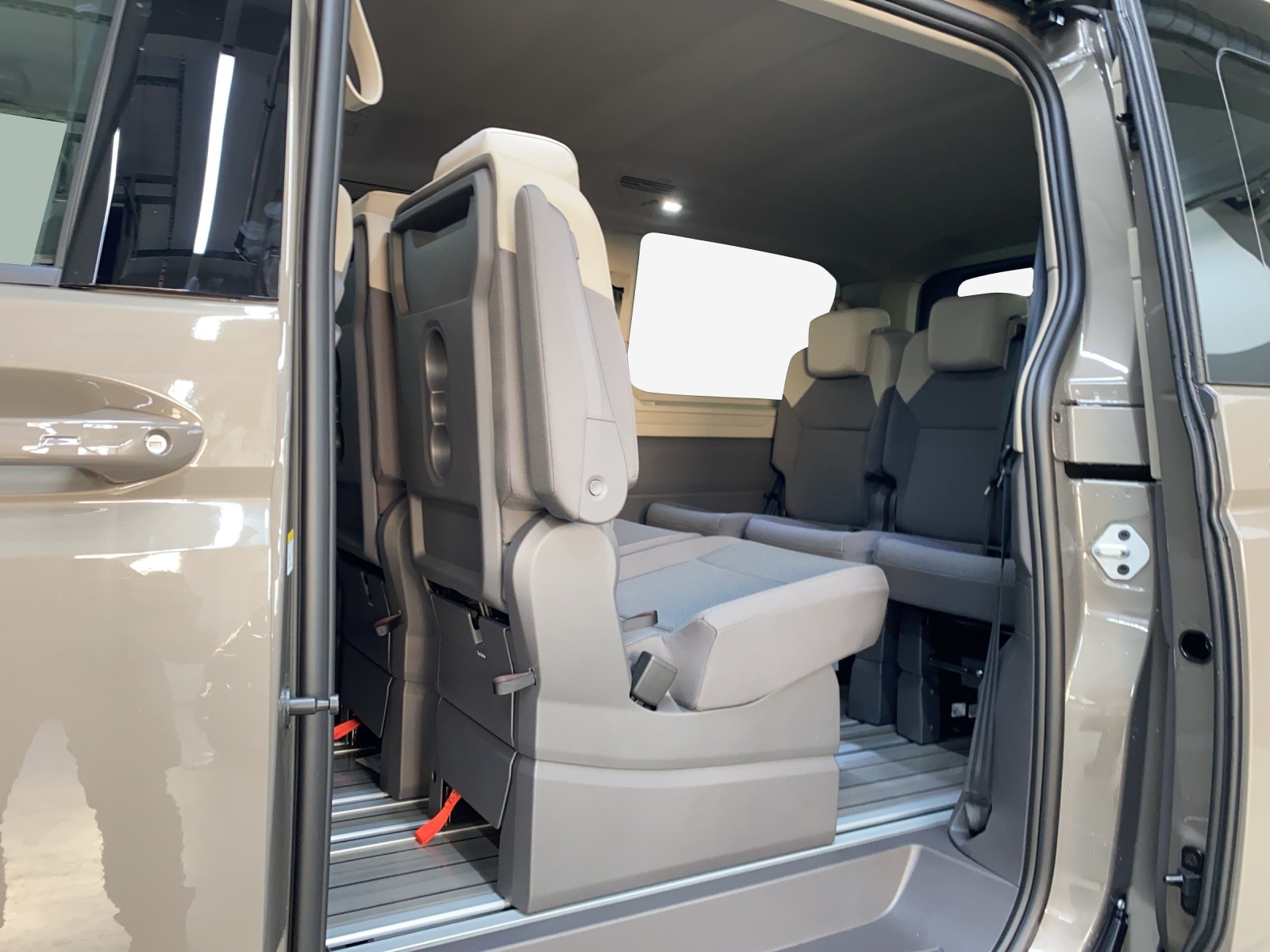 VW Multivan 2.0 TDI Trend Liberty Lang DSG-image-11